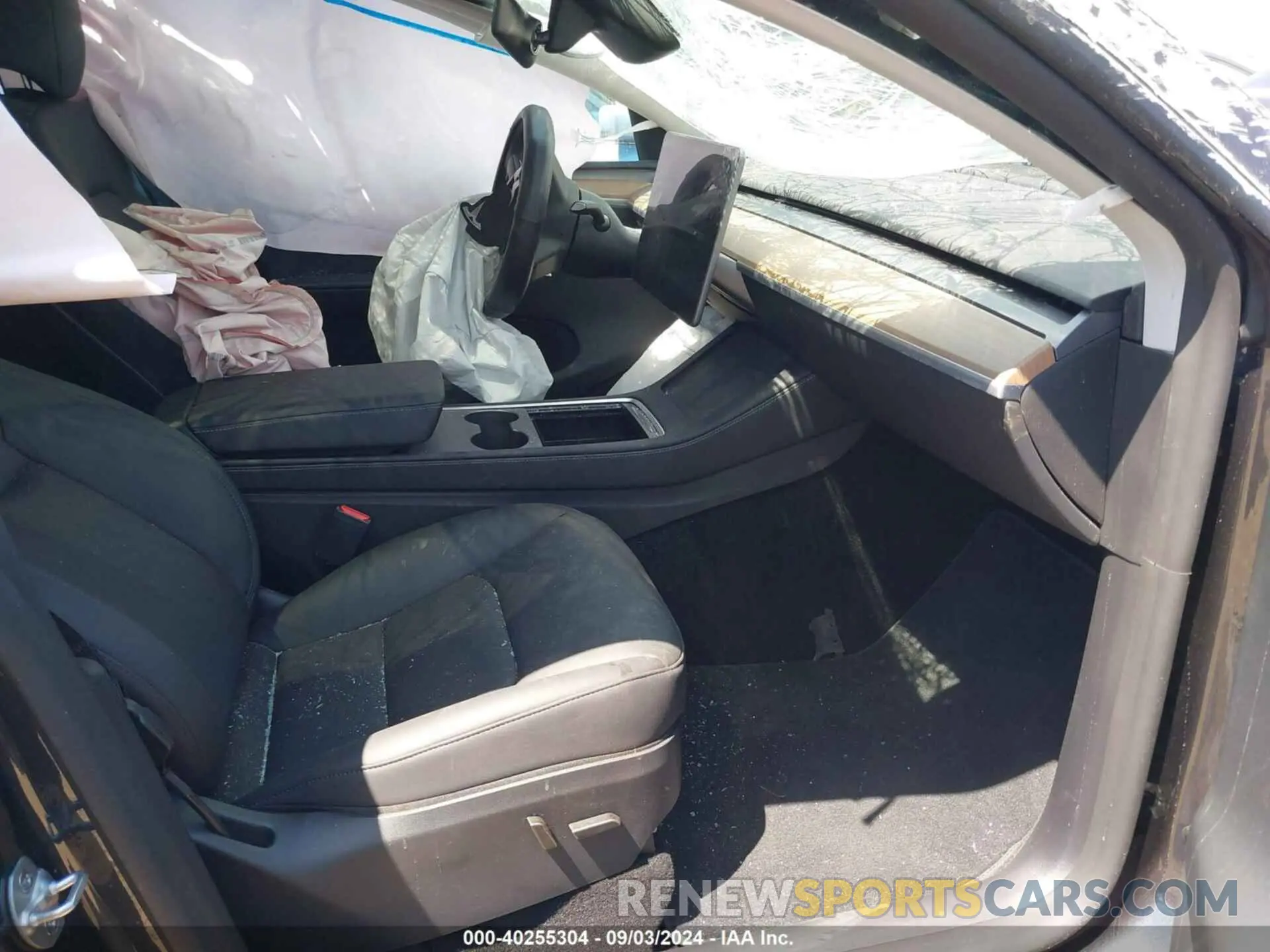 5 Photograph of a damaged car 7SAYGDEE8RA246903 TESLA MODEL Y 2024