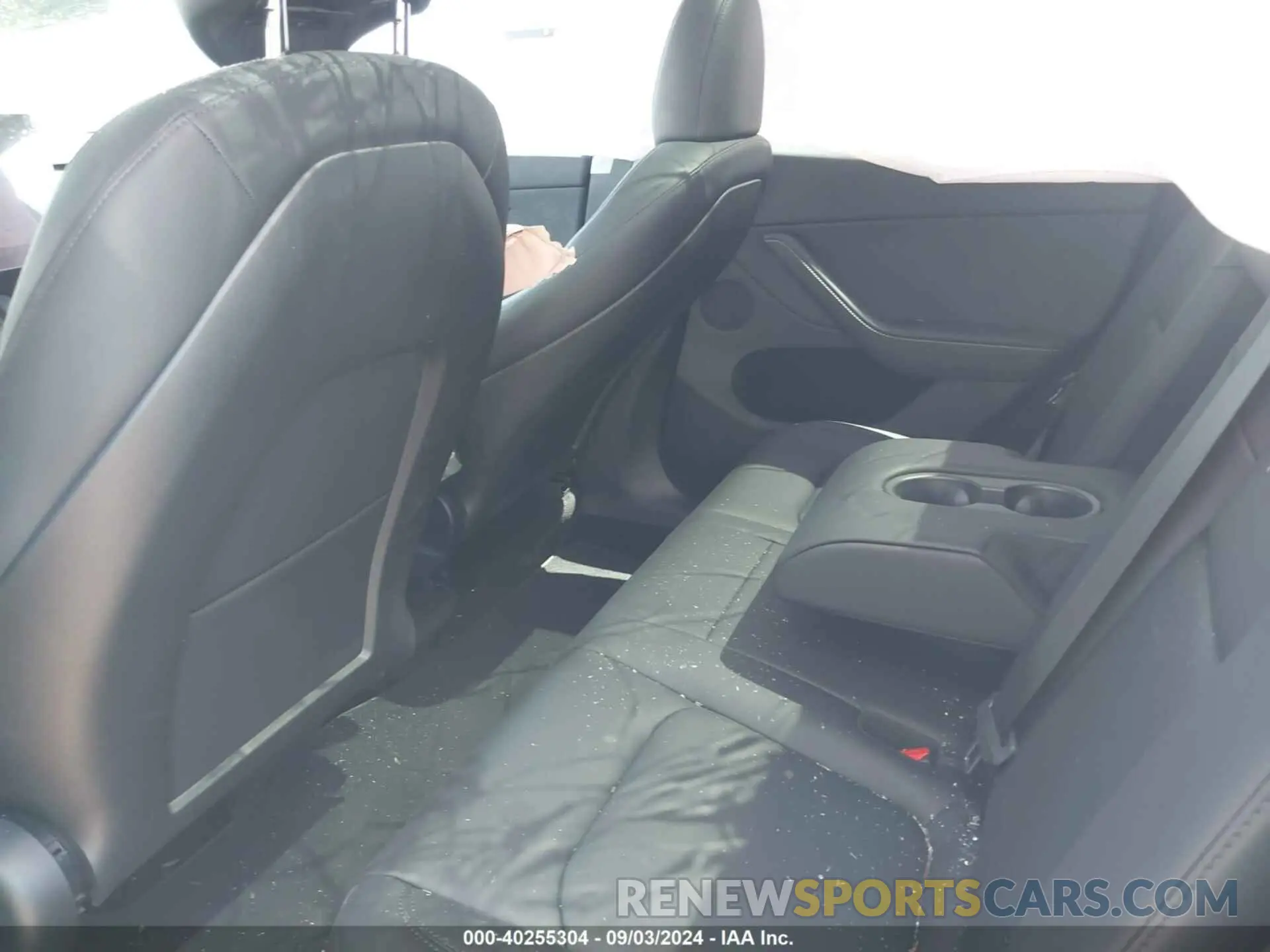 8 Photograph of a damaged car 7SAYGDEE8RA246903 TESLA MODEL Y 2024