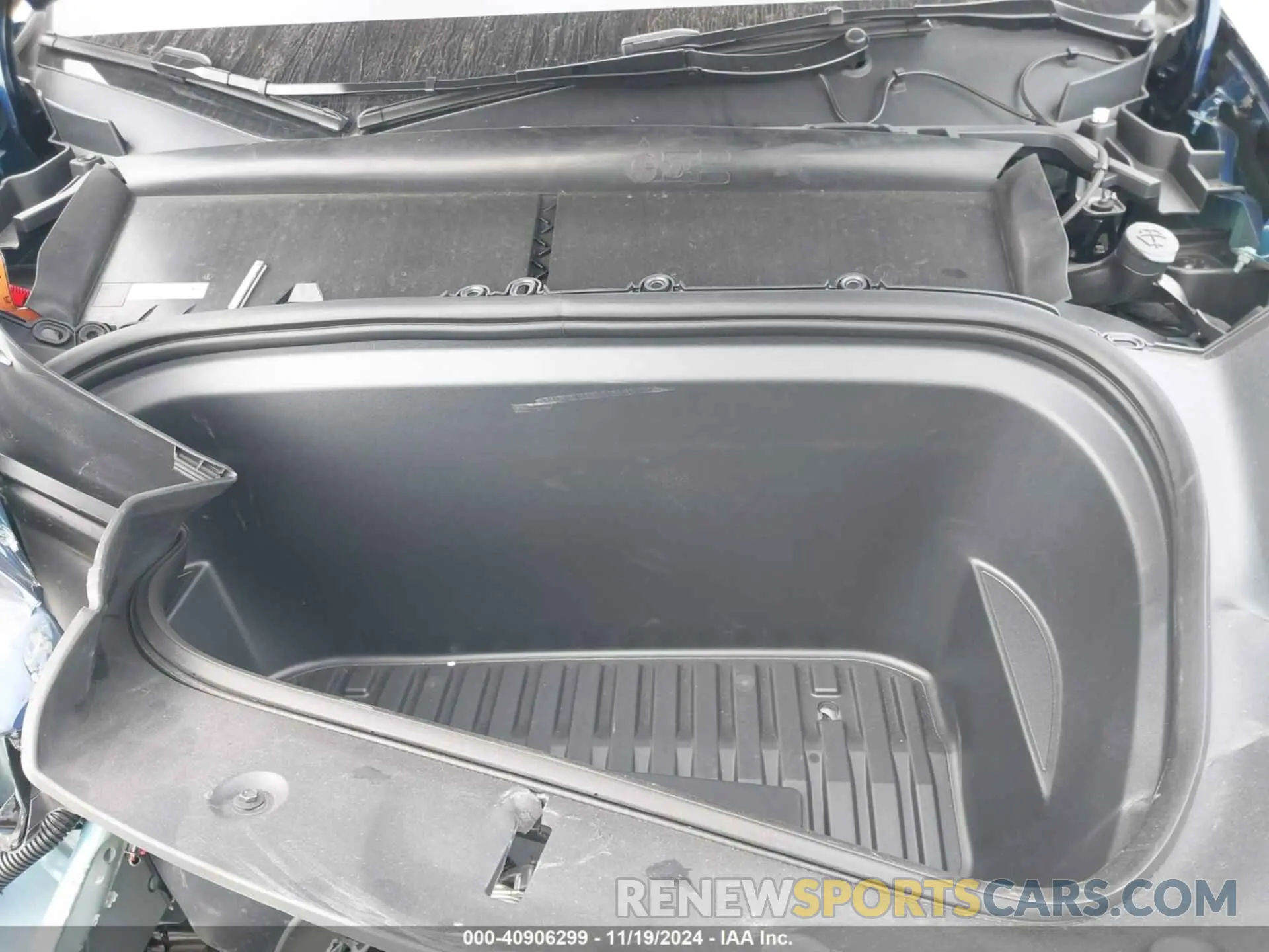 10 Photograph of a damaged car 7SAYGDEE8RA252538 TESLA MODEL Y 2024