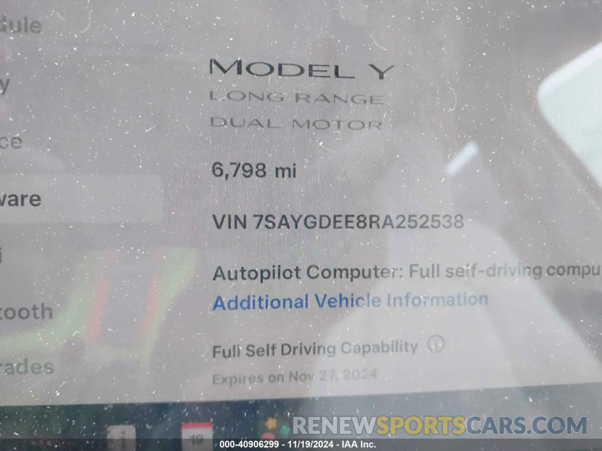 14 Photograph of a damaged car 7SAYGDEE8RA252538 TESLA MODEL Y 2024