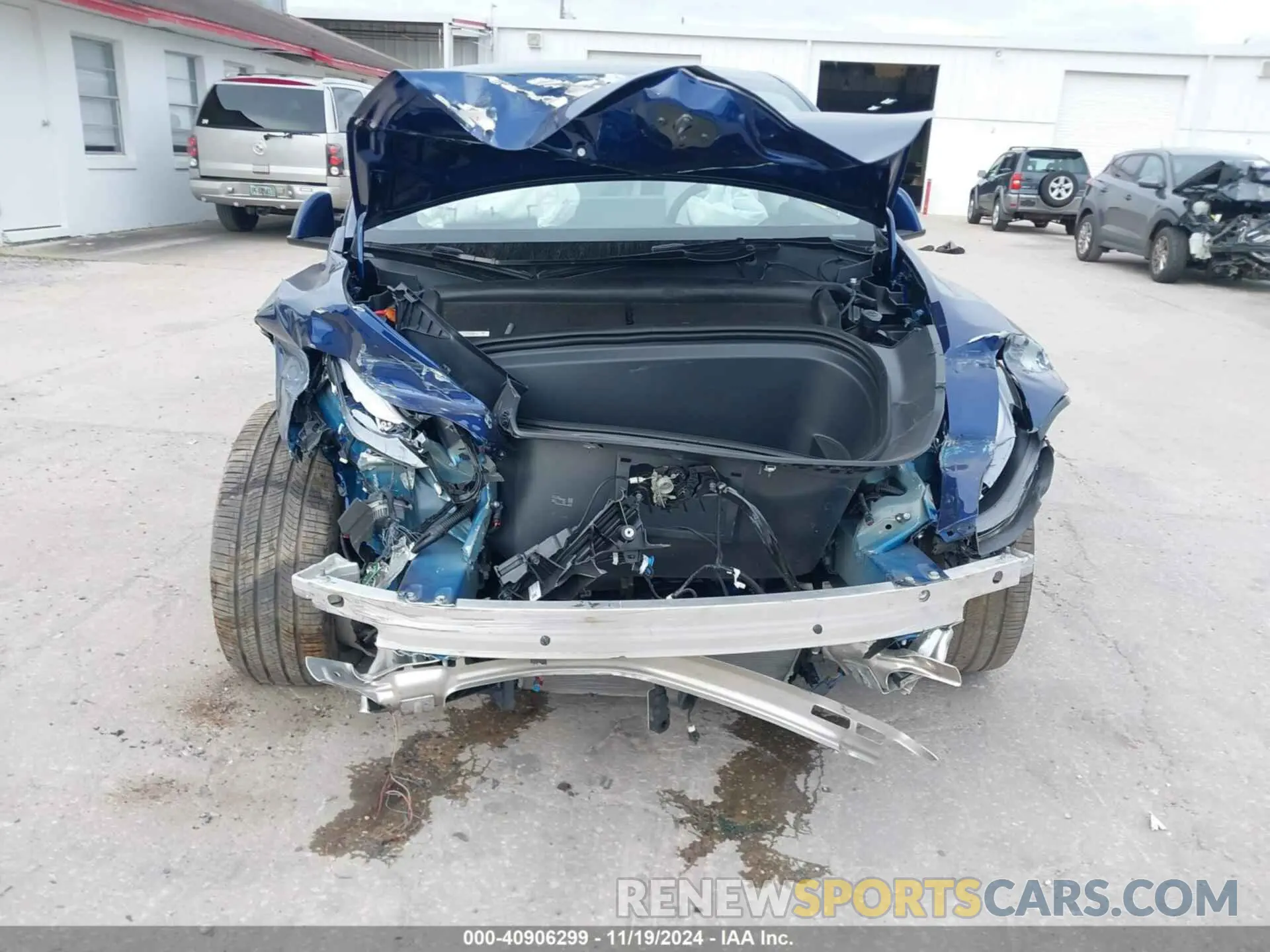6 Photograph of a damaged car 7SAYGDEE8RA252538 TESLA MODEL Y 2024