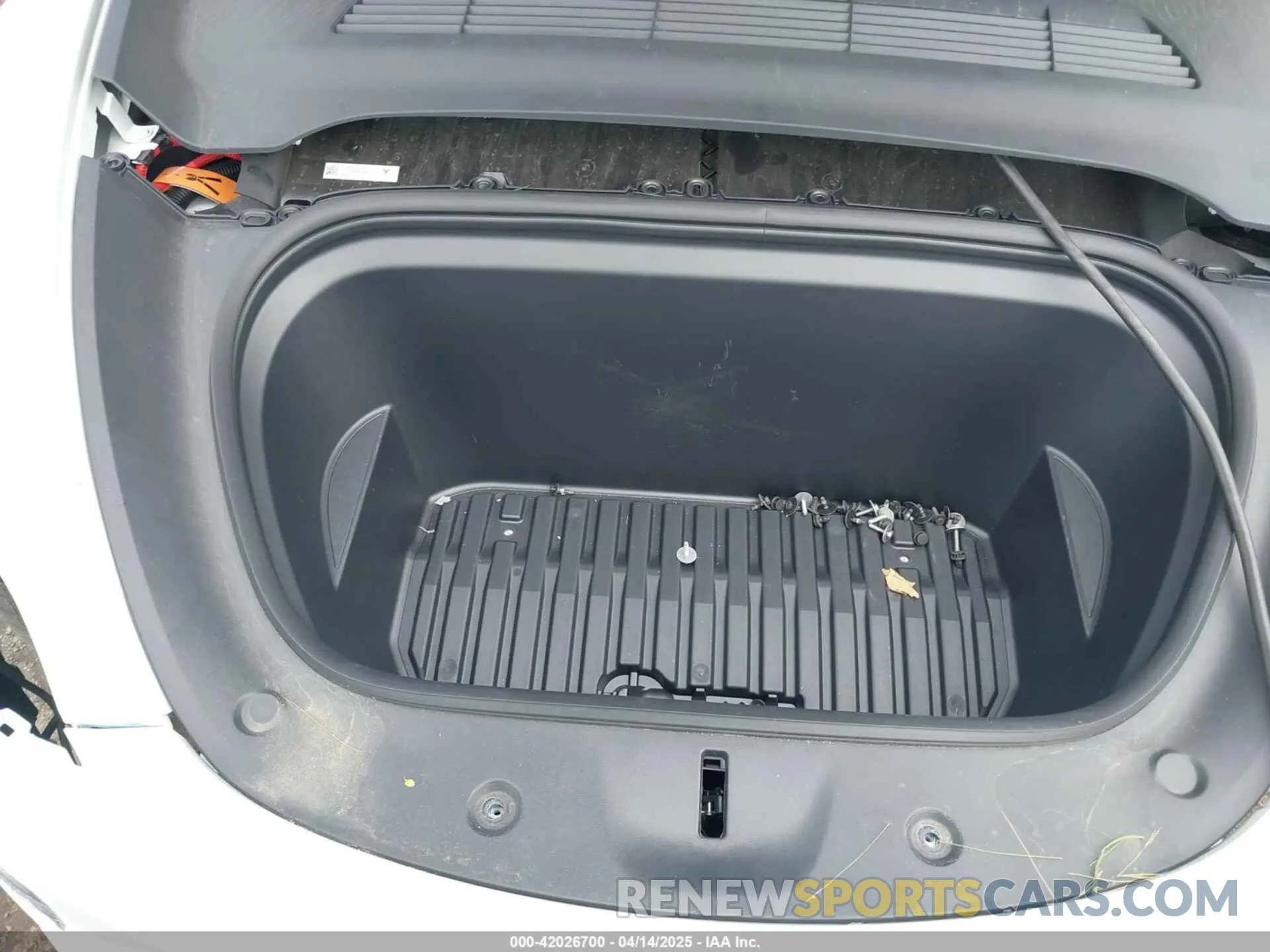10 Photograph of a damaged car 7SAYGDEE8RA255598 TESLA MODEL Y 2024