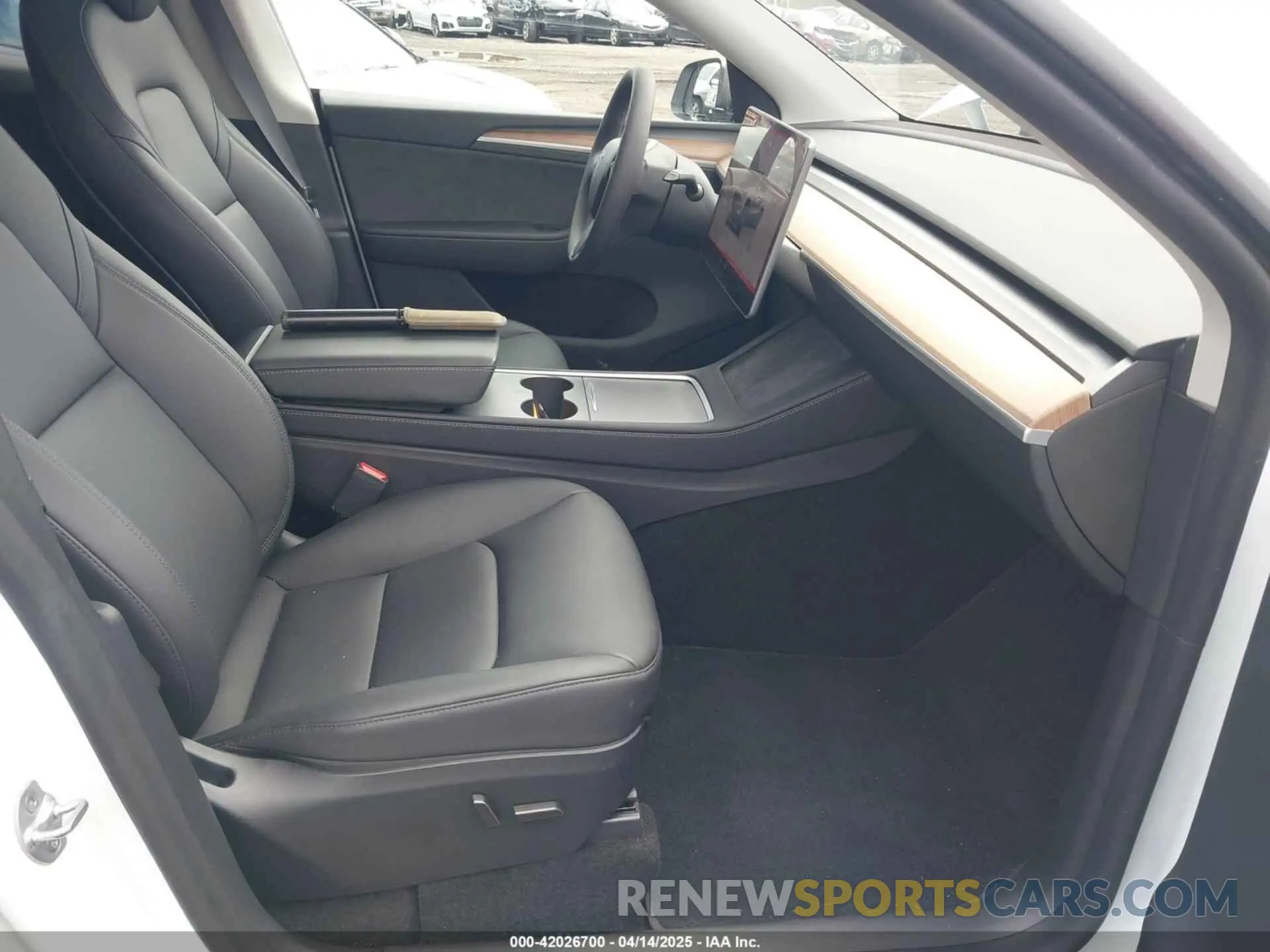 5 Photograph of a damaged car 7SAYGDEE8RA255598 TESLA MODEL Y 2024