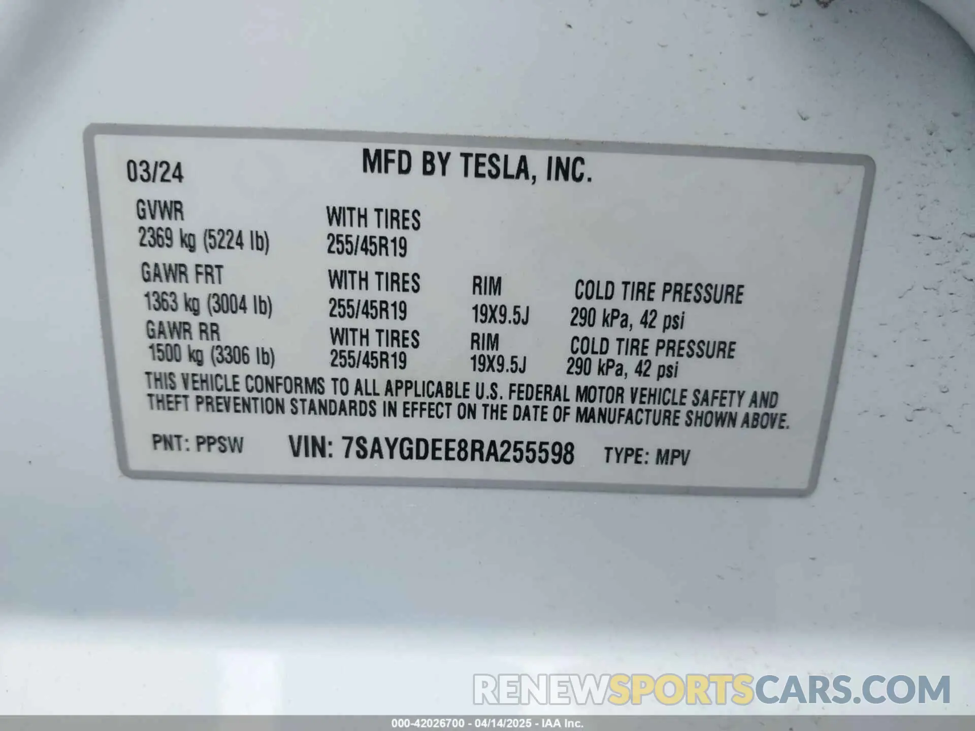 9 Photograph of a damaged car 7SAYGDEE8RA255598 TESLA MODEL Y 2024