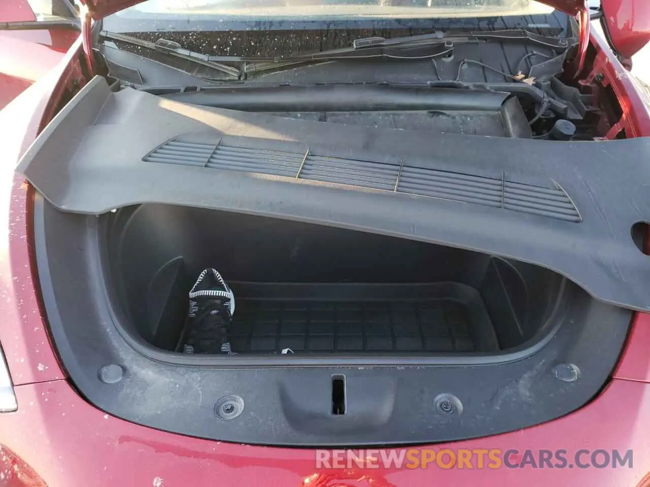 12 Photograph of a damaged car 7SAYGDEE8RA255813 TESLA MODEL Y 2024