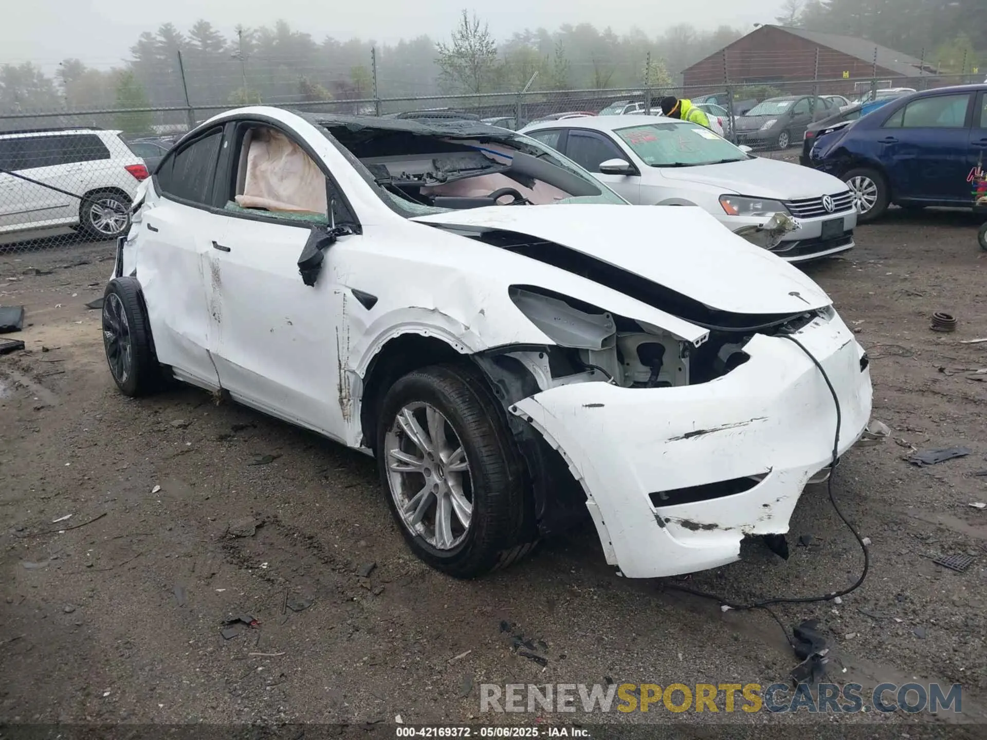 1 Photograph of a damaged car 7SAYGDEE8RA258565 TESLA MODEL Y 2024