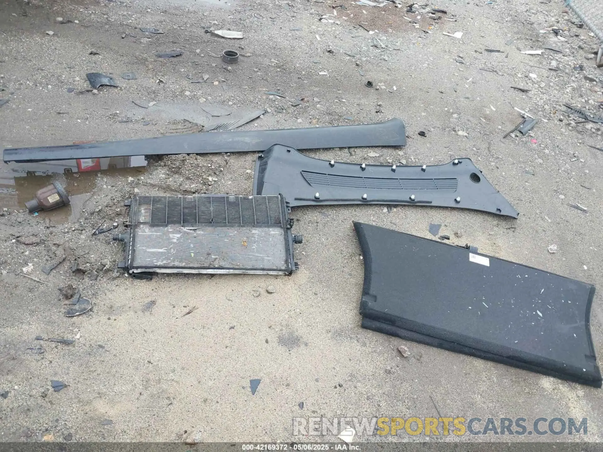 11 Photograph of a damaged car 7SAYGDEE8RA258565 TESLA MODEL Y 2024