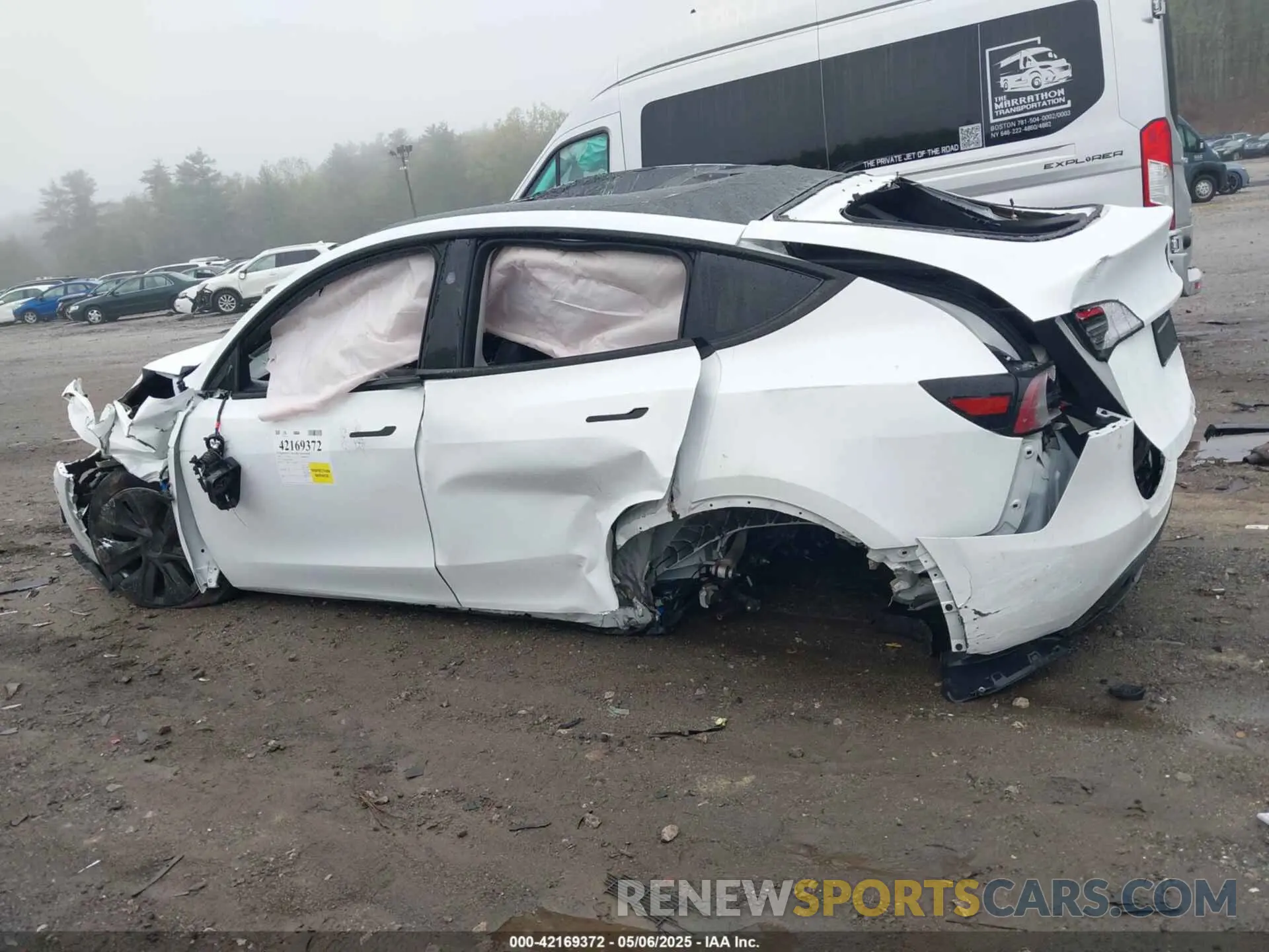 14 Photograph of a damaged car 7SAYGDEE8RA258565 TESLA MODEL Y 2024