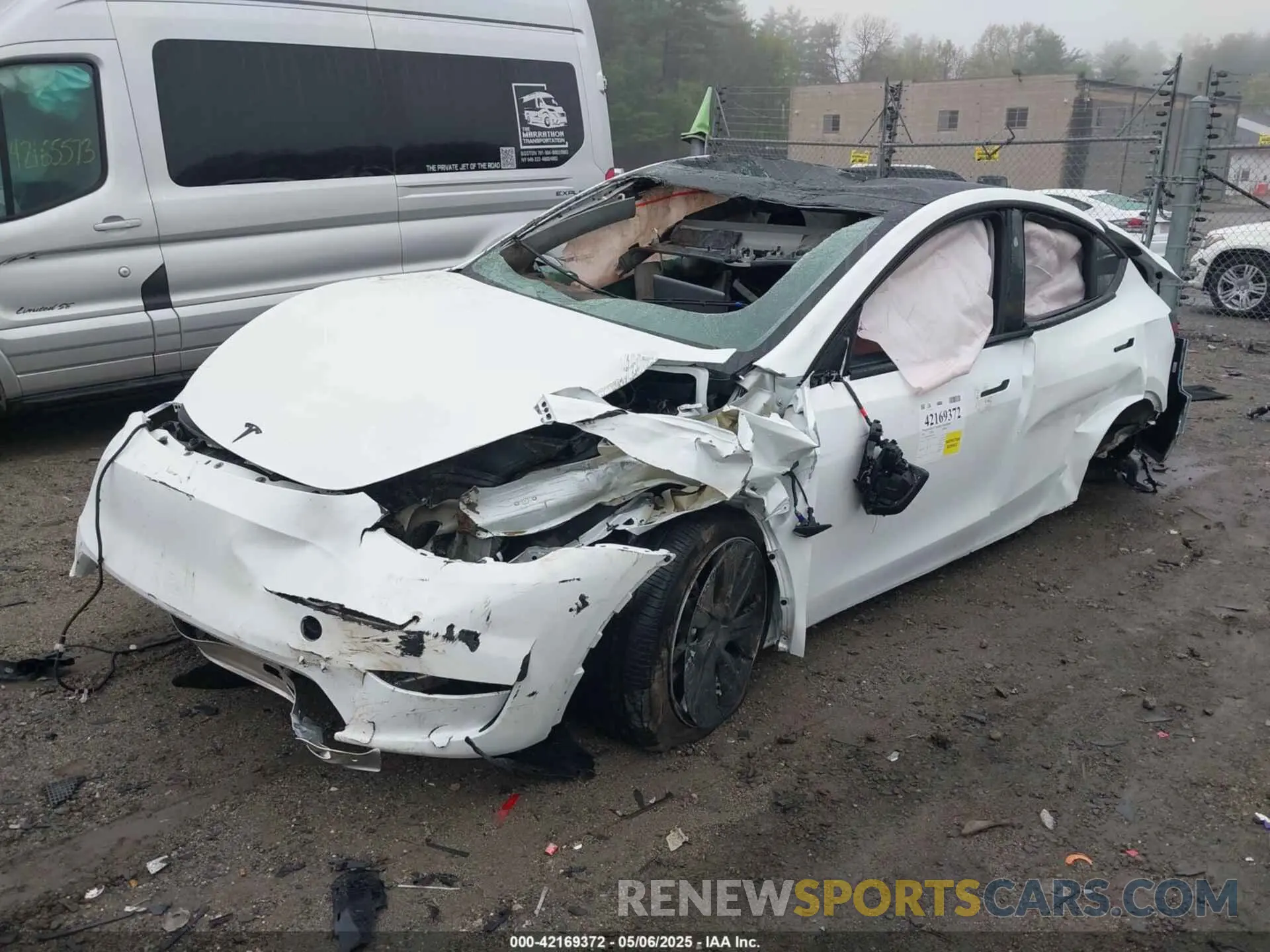 2 Photograph of a damaged car 7SAYGDEE8RA258565 TESLA MODEL Y 2024