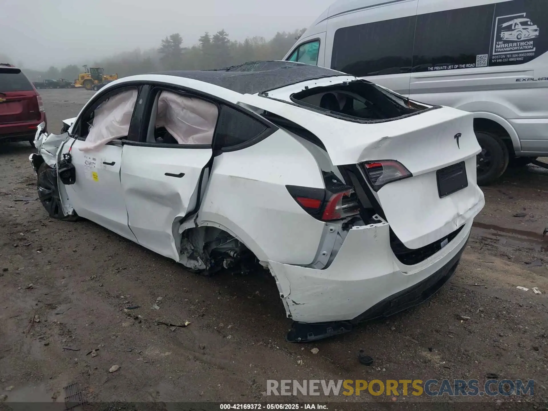 3 Photograph of a damaged car 7SAYGDEE8RA258565 TESLA MODEL Y 2024