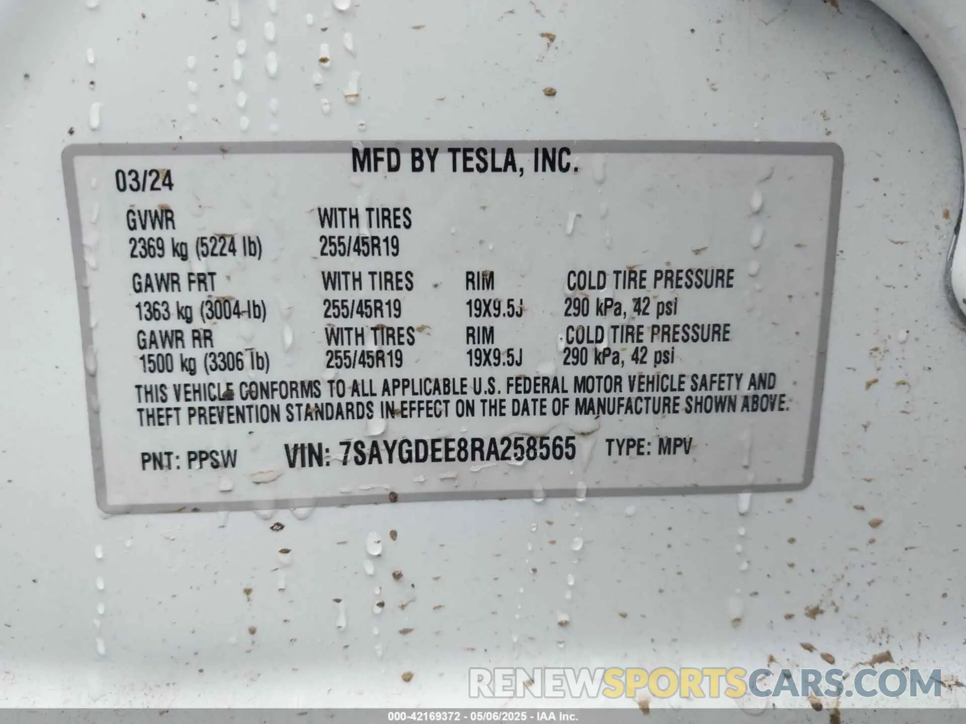 9 Photograph of a damaged car 7SAYGDEE8RA258565 TESLA MODEL Y 2024
