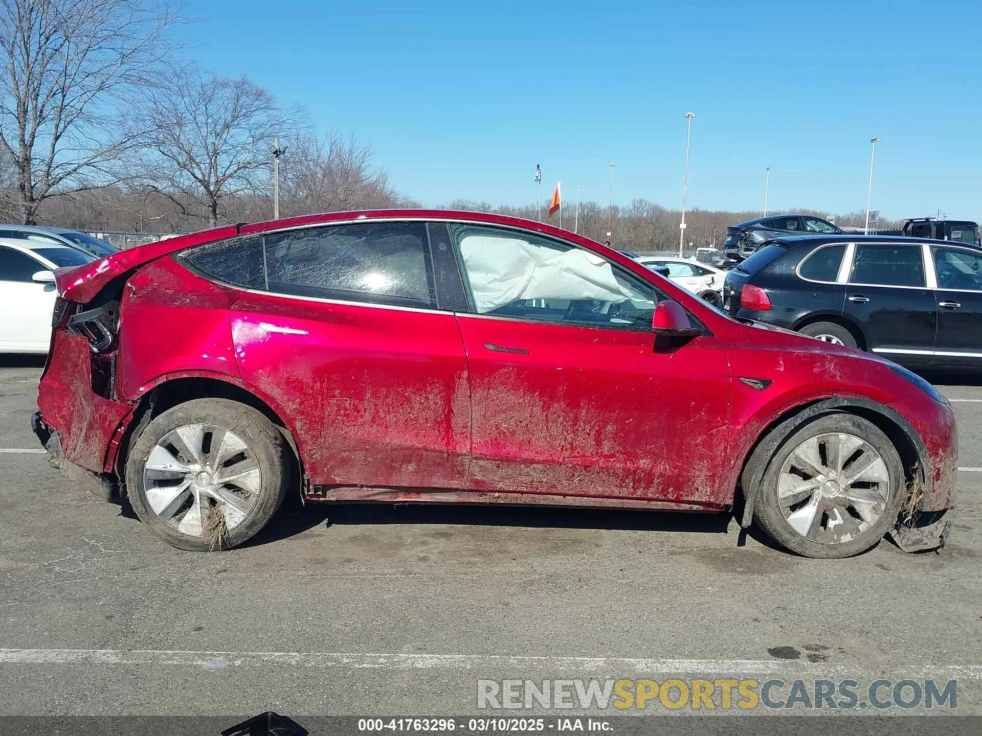 12 Photograph of a damaged car 7SAYGDEE8RA259585 TESLA MODEL Y 2024