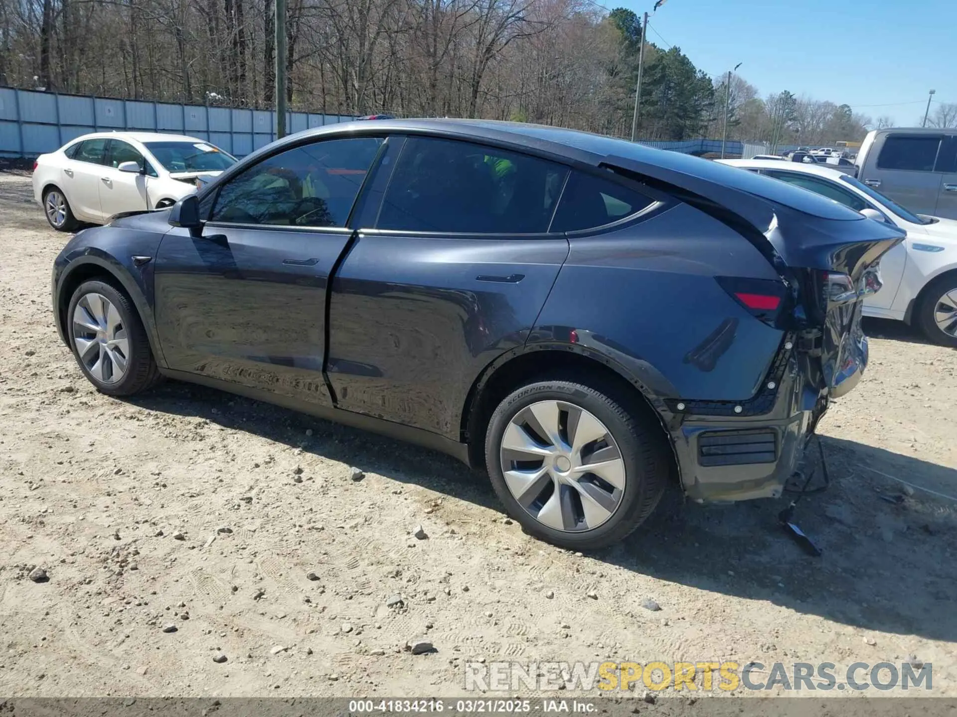 3 Photograph of a damaged car 7SAYGDEE8RA262082 TESLA MODEL Y 2024