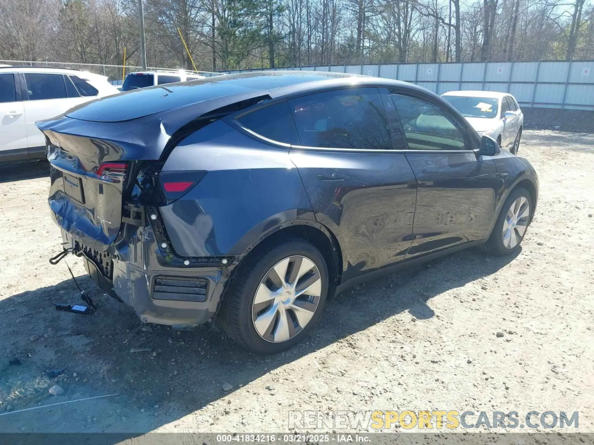 4 Photograph of a damaged car 7SAYGDEE8RA262082 TESLA MODEL Y 2024