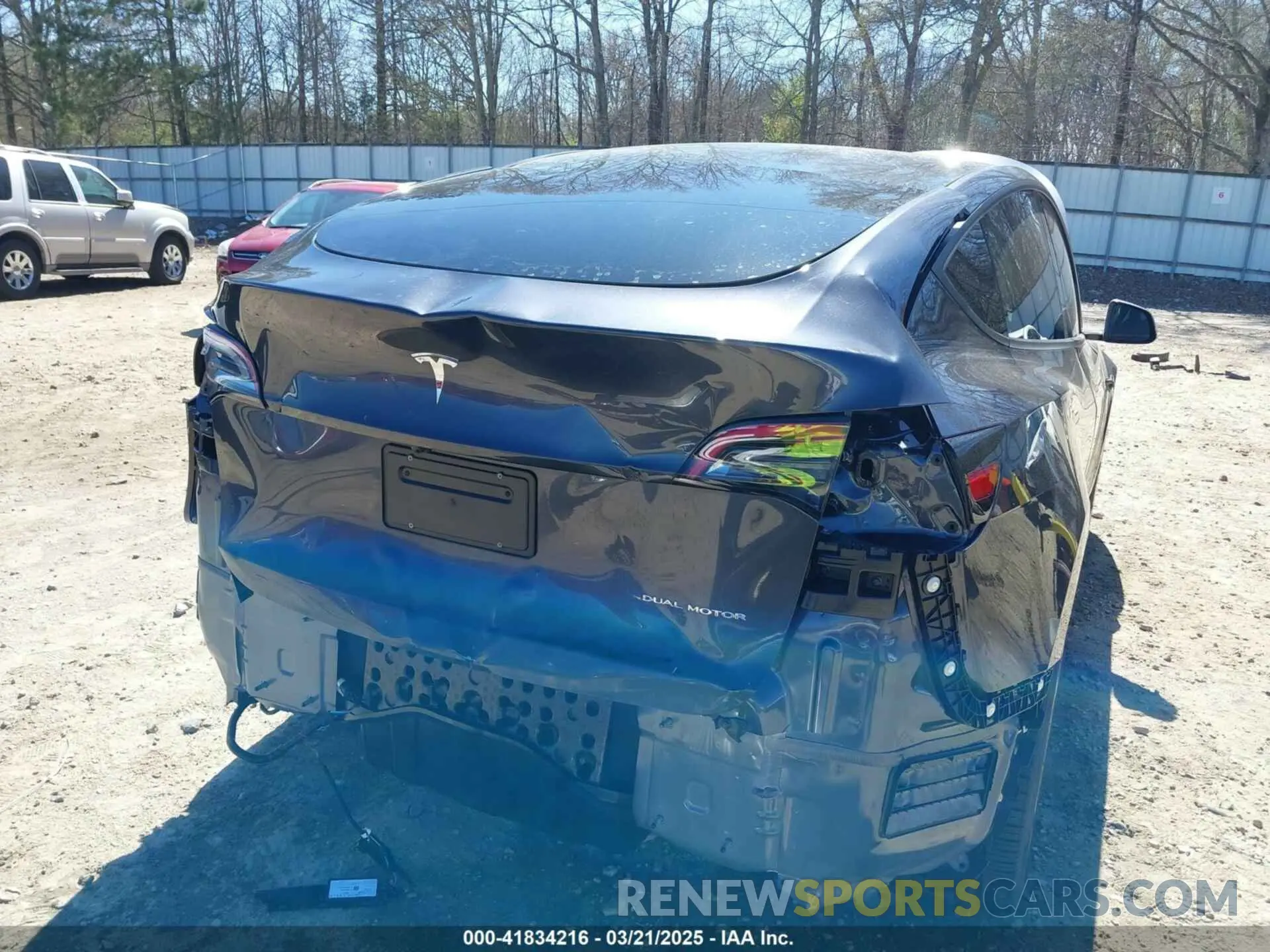 6 Photograph of a damaged car 7SAYGDEE8RA262082 TESLA MODEL Y 2024