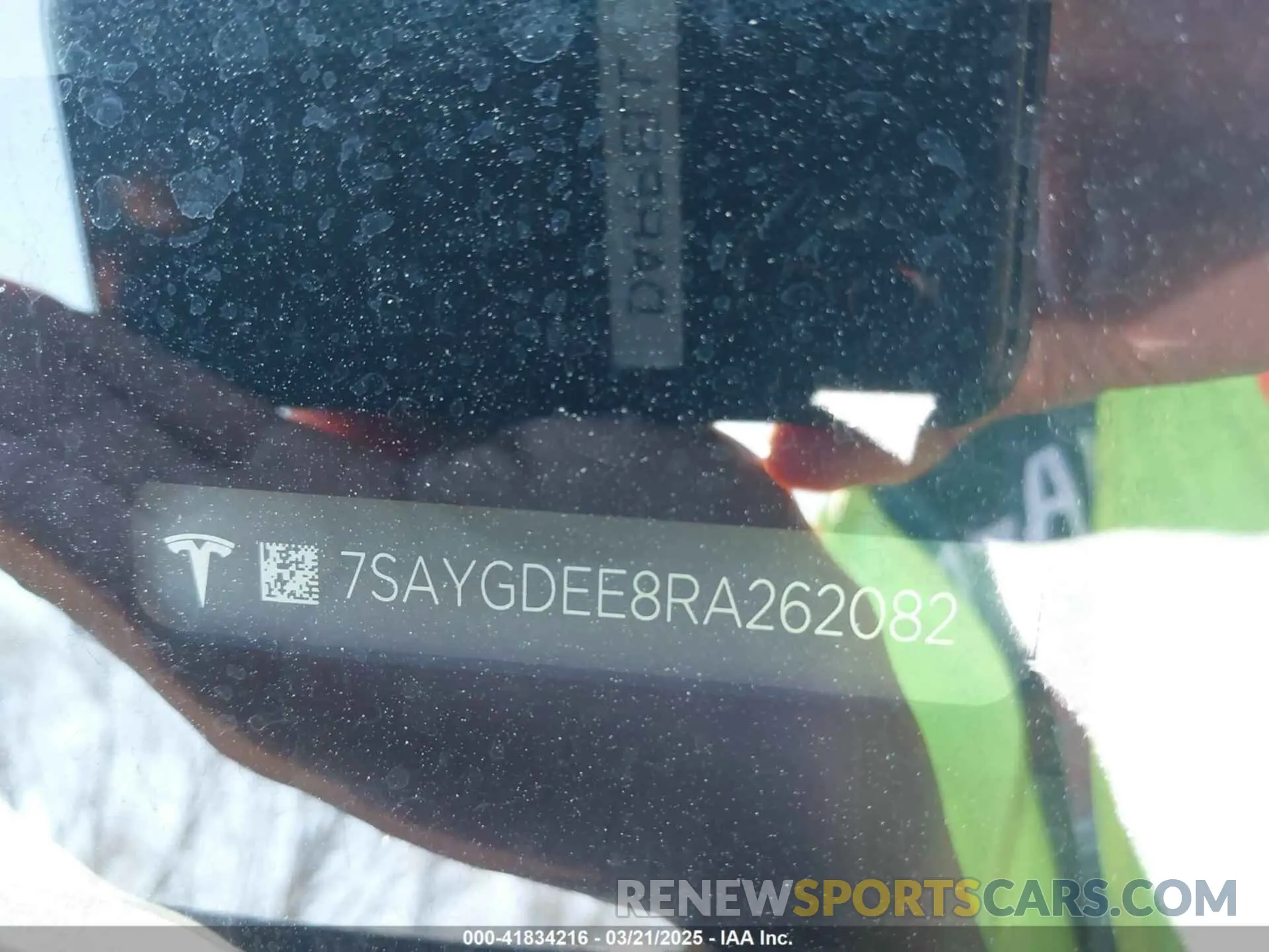 9 Photograph of a damaged car 7SAYGDEE8RA262082 TESLA MODEL Y 2024