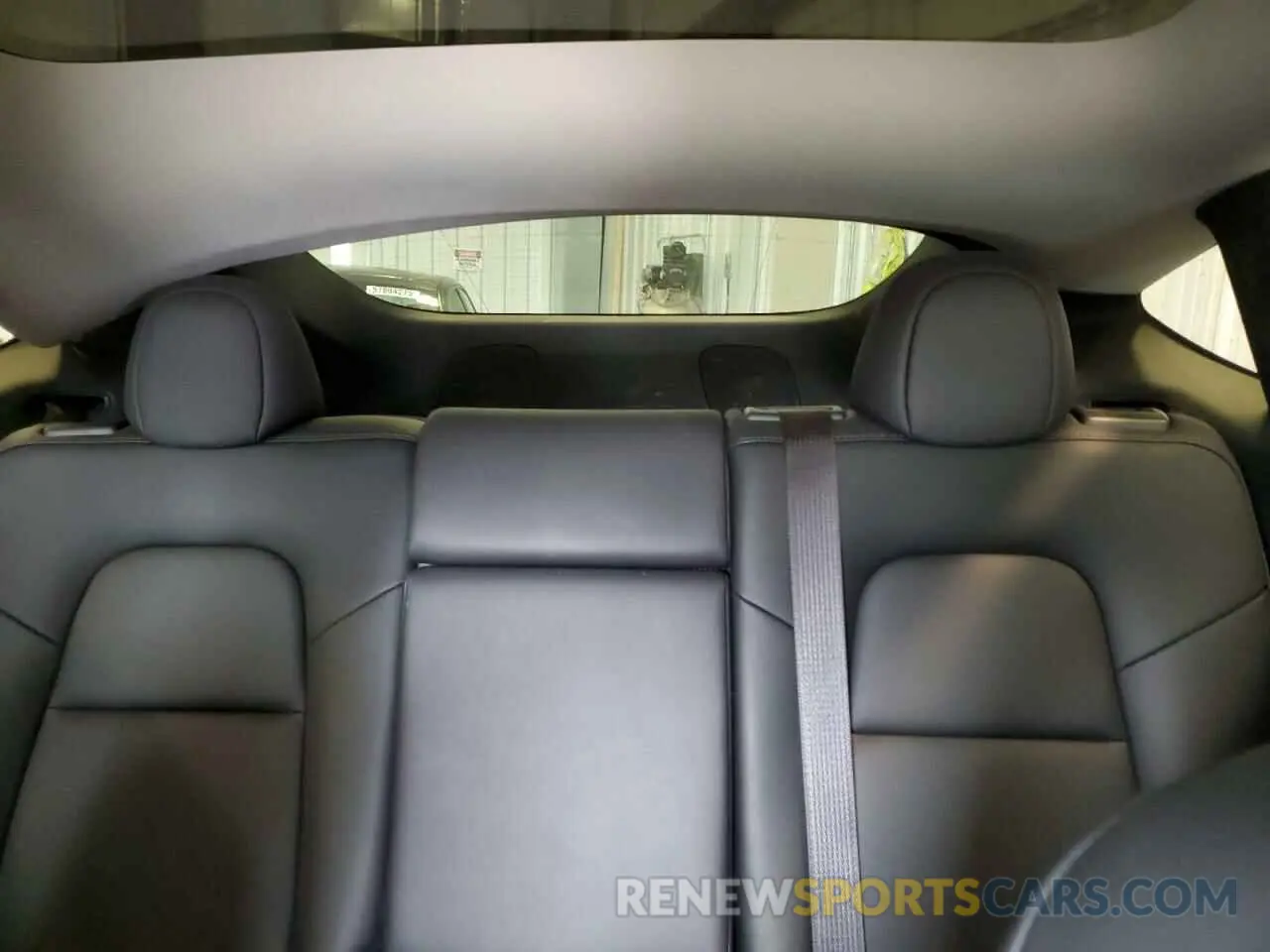 10 Photograph of a damaged car 7SAYGDEE8RA270862 TESLA MODEL Y 2024