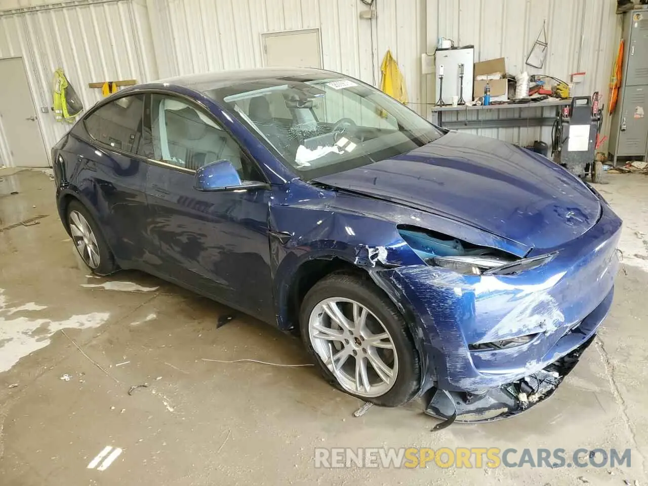 4 Photograph of a damaged car 7SAYGDEE8RA270862 TESLA MODEL Y 2024