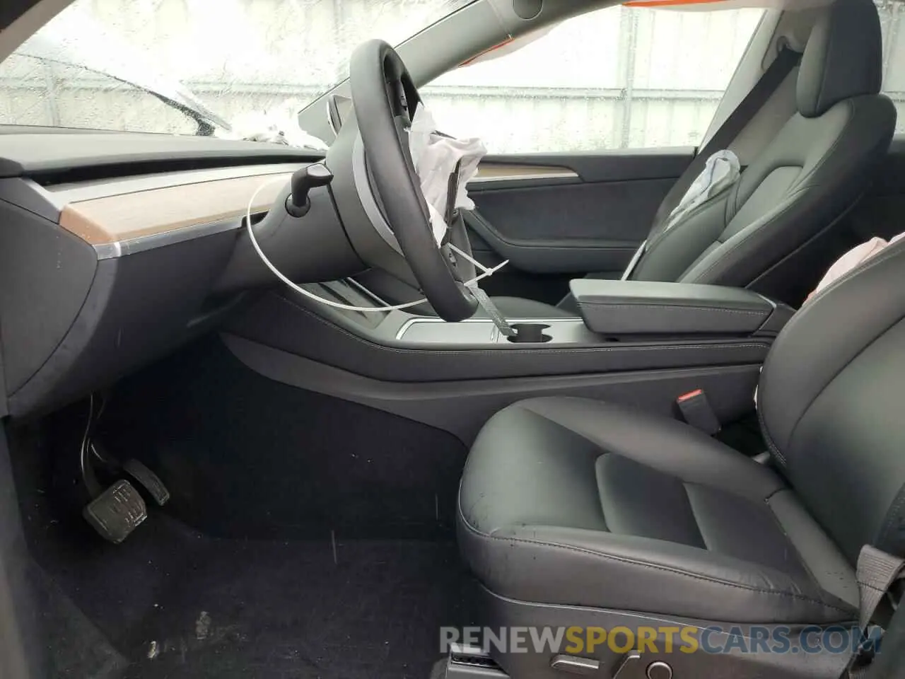 7 Photograph of a damaged car 7SAYGDEE8RA270862 TESLA MODEL Y 2024