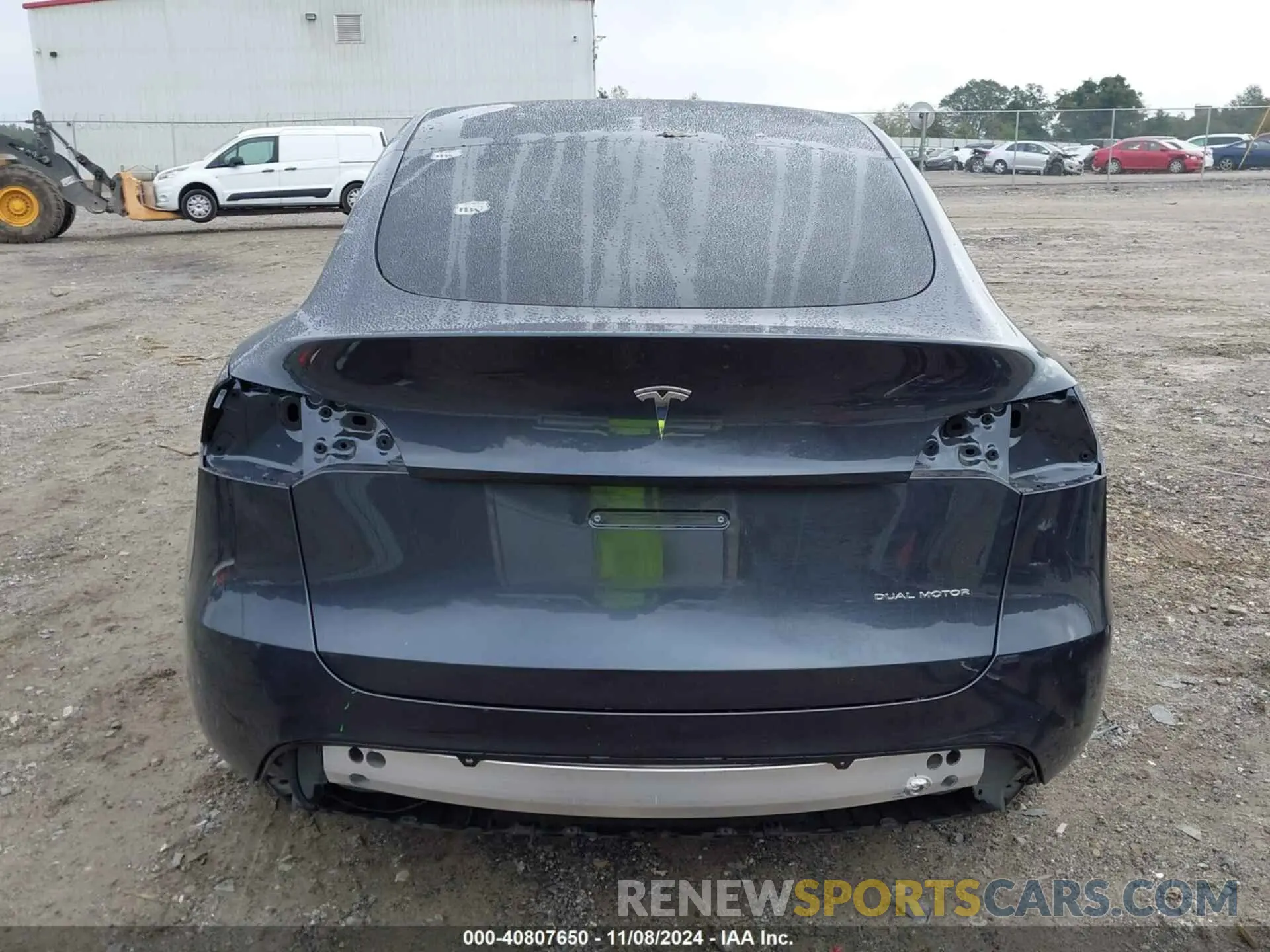 17 Photograph of a damaged car 7SAYGDEE8RA275298 TESLA MODEL Y 2024