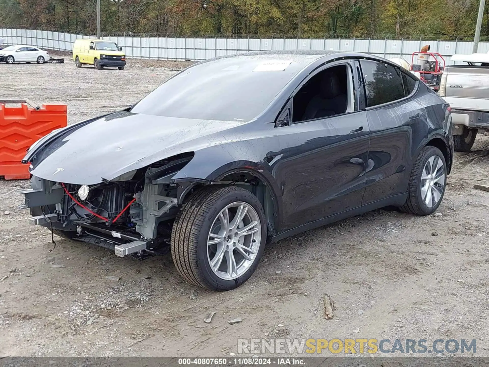2 Photograph of a damaged car 7SAYGDEE8RA275298 TESLA MODEL Y 2024