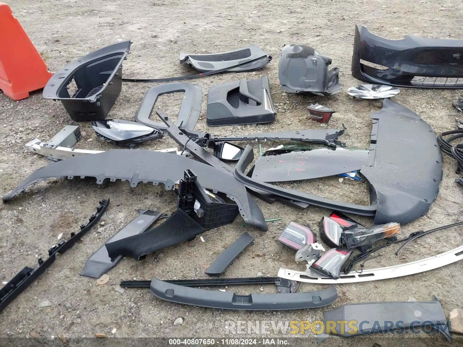 20 Photograph of a damaged car 7SAYGDEE8RA275298 TESLA MODEL Y 2024
