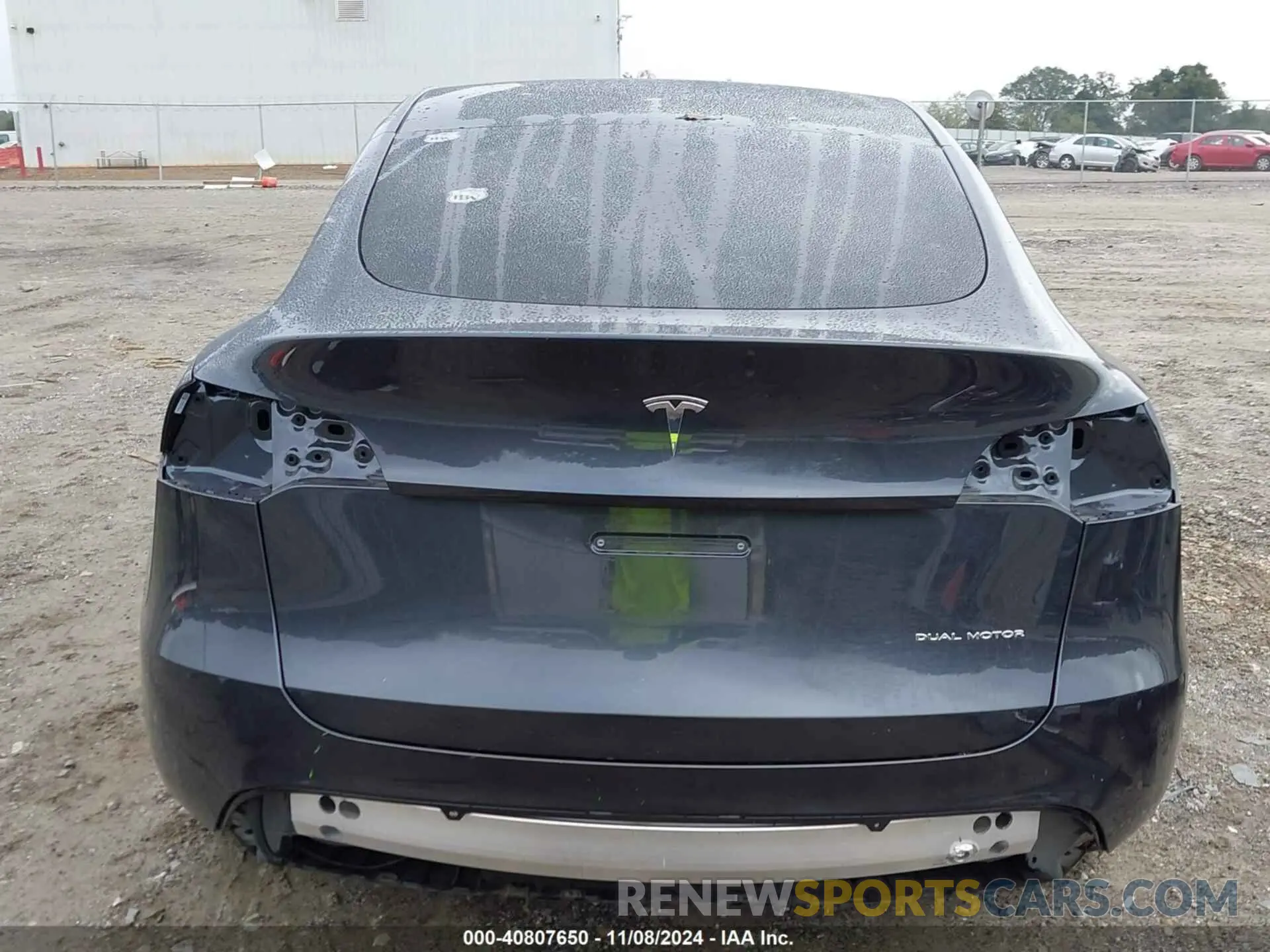 22 Photograph of a damaged car 7SAYGDEE8RA275298 TESLA MODEL Y 2024