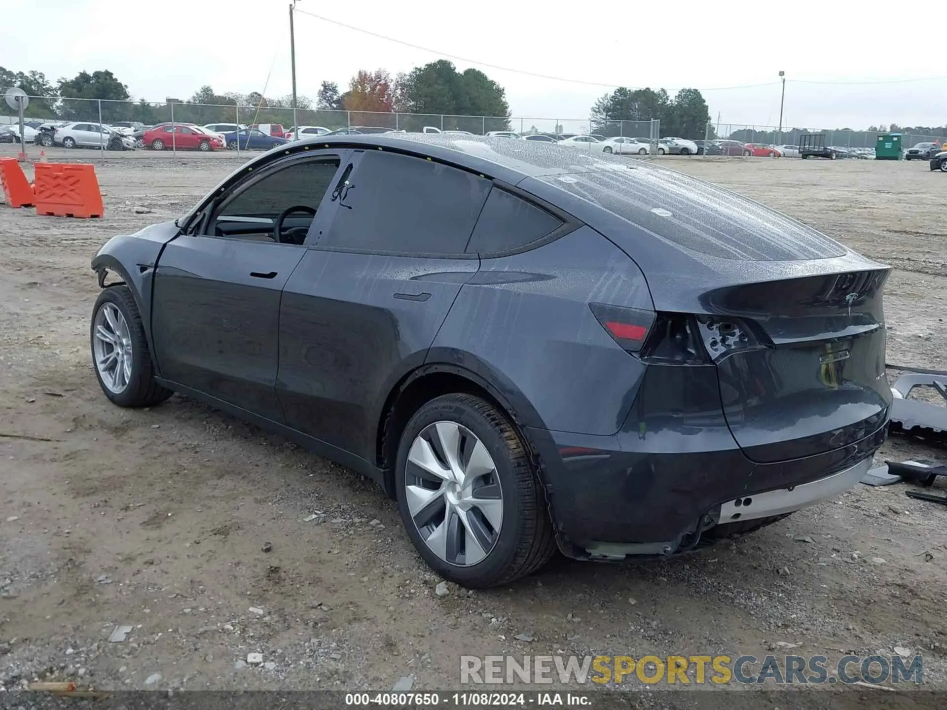 3 Photograph of a damaged car 7SAYGDEE8RA275298 TESLA MODEL Y 2024