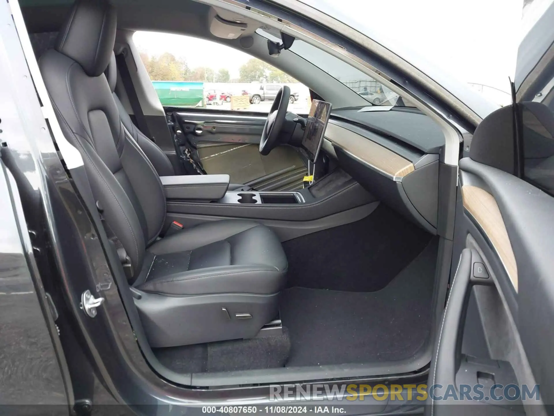 5 Photograph of a damaged car 7SAYGDEE8RA275298 TESLA MODEL Y 2024