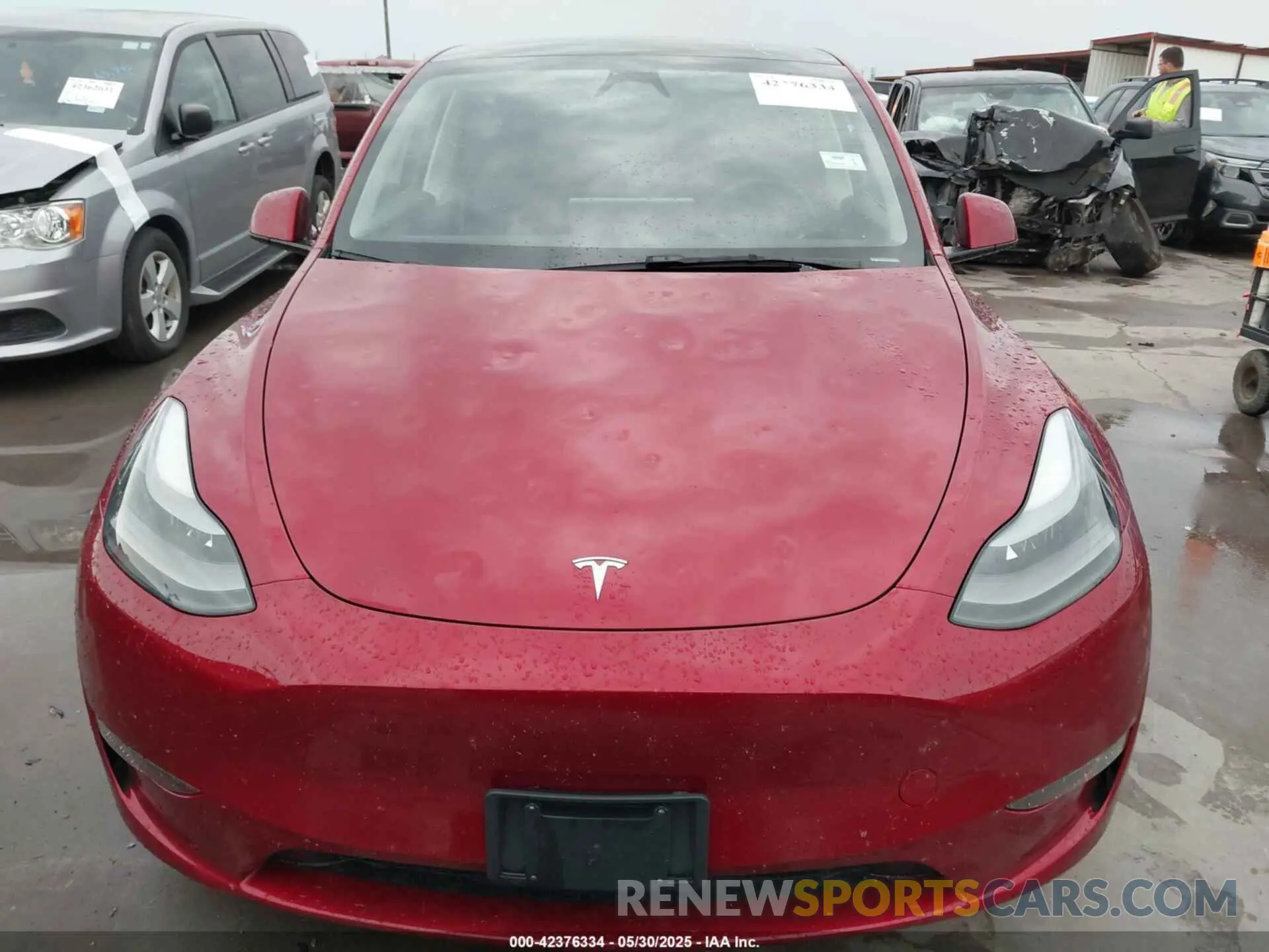 11 Photograph of a damaged car 7SAYGDEE8RA276970 TESLA MODEL Y 2024