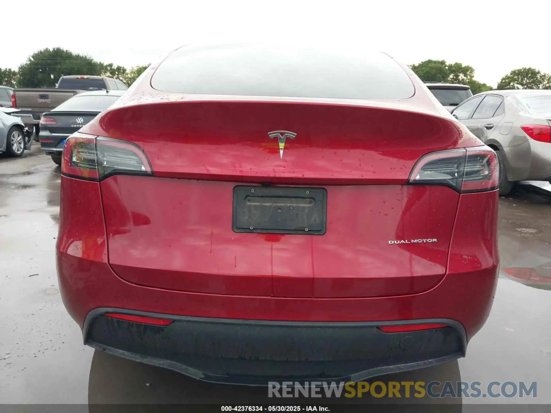 15 Photograph of a damaged car 7SAYGDEE8RA276970 TESLA MODEL Y 2024