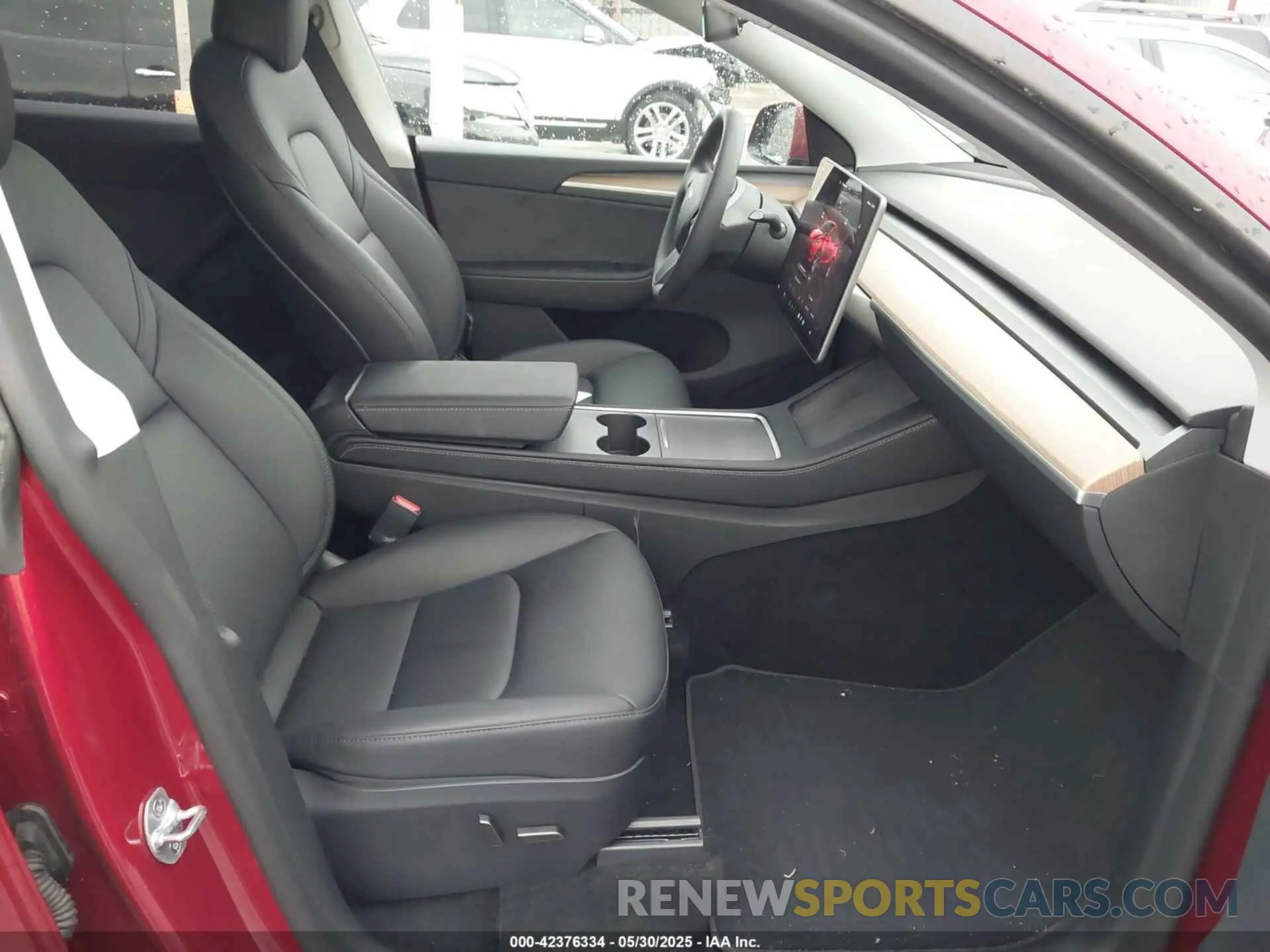 5 Photograph of a damaged car 7SAYGDEE8RA276970 TESLA MODEL Y 2024