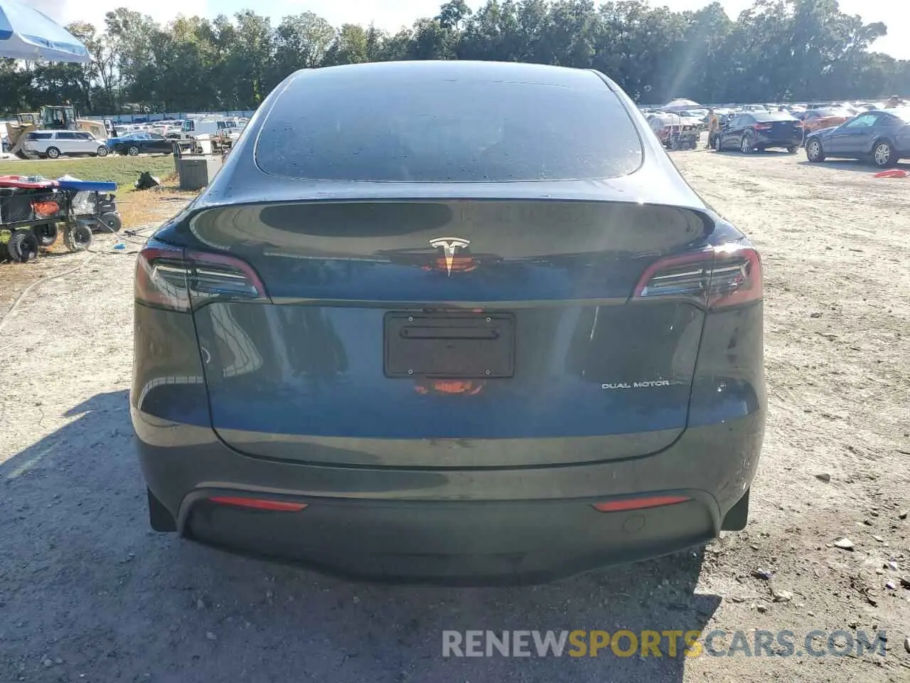 6 Photograph of a damaged car 7SAYGDEE8RA278184 TESLA MODEL Y 2024