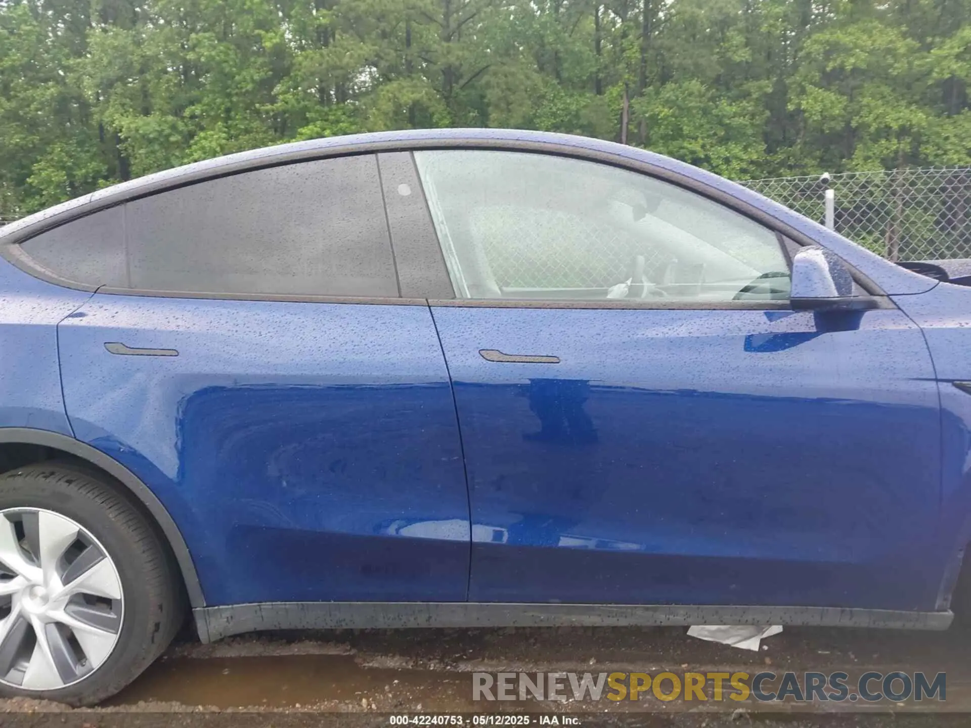 13 Photograph of a damaged car 7SAYGDEE8RA288102 TESLA MODEL Y 2024