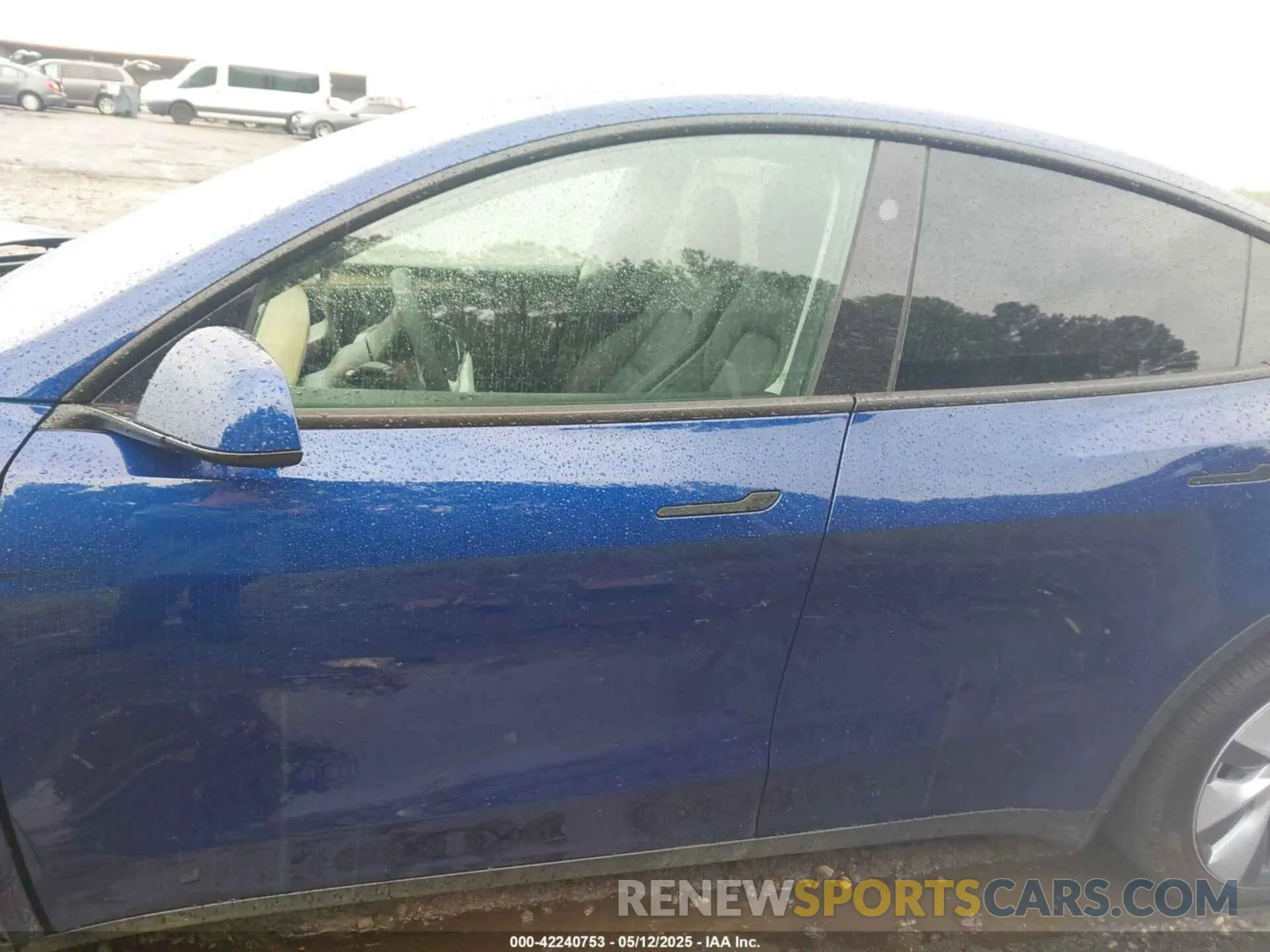 14 Photograph of a damaged car 7SAYGDEE8RA288102 TESLA MODEL Y 2024