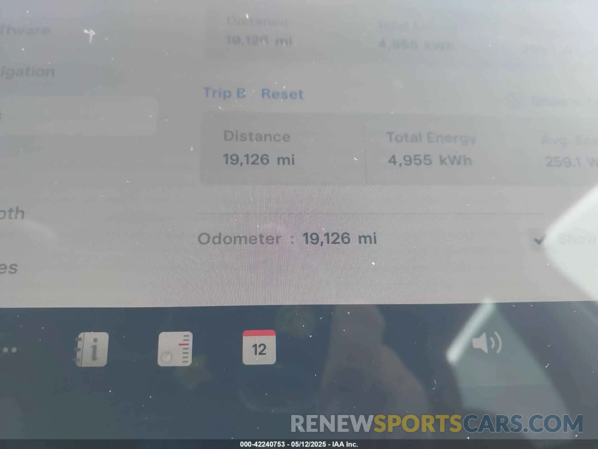 15 Photograph of a damaged car 7SAYGDEE8RA288102 TESLA MODEL Y 2024