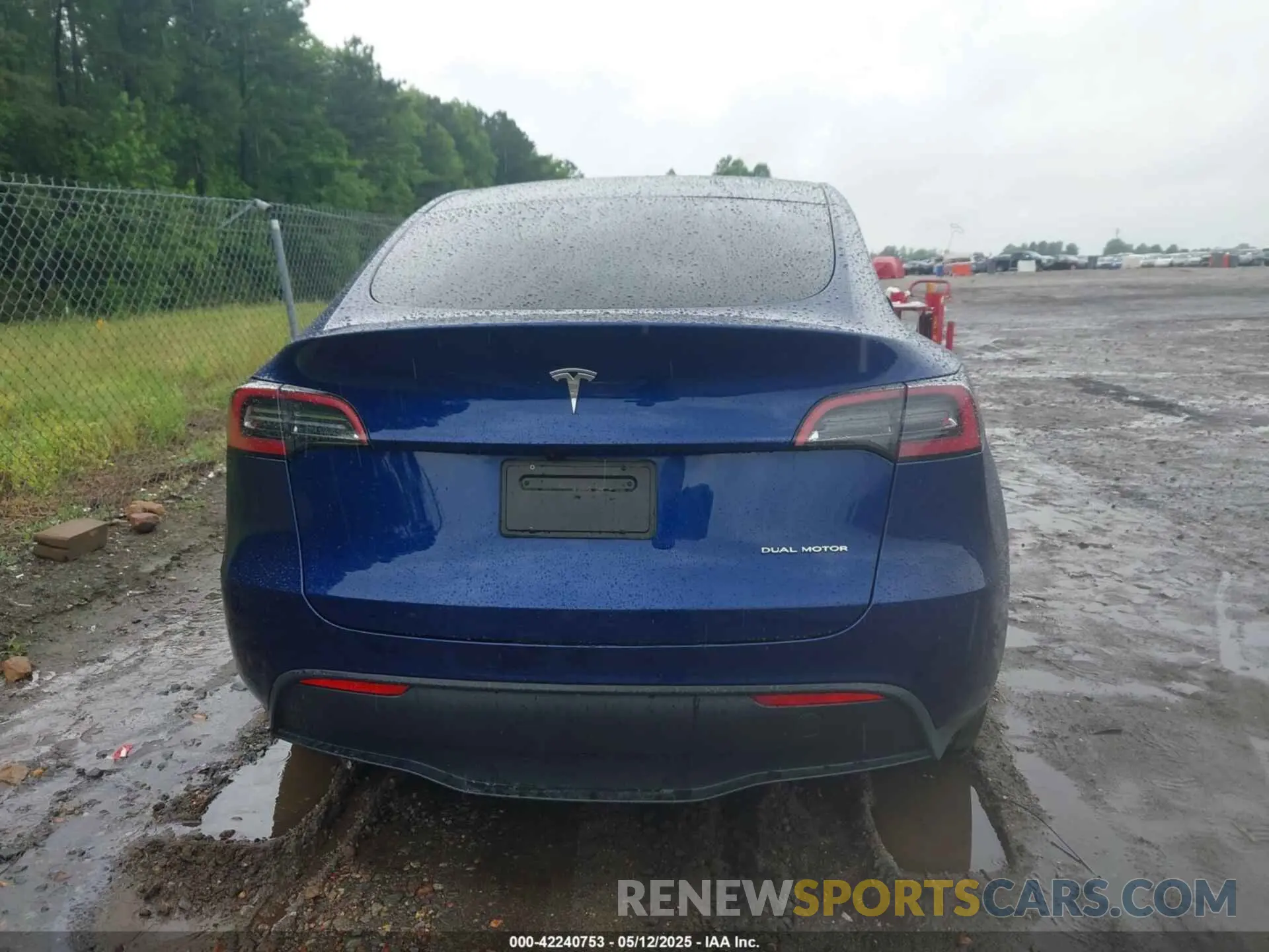 16 Photograph of a damaged car 7SAYGDEE8RA288102 TESLA MODEL Y 2024