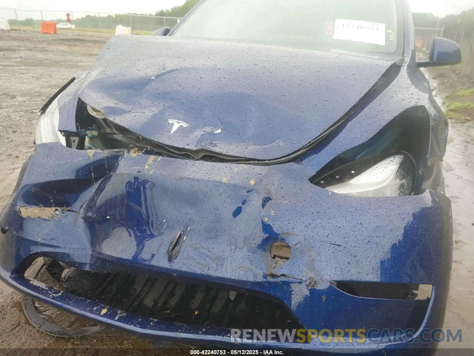 19 Photograph of a damaged car 7SAYGDEE8RA288102 TESLA MODEL Y 2024