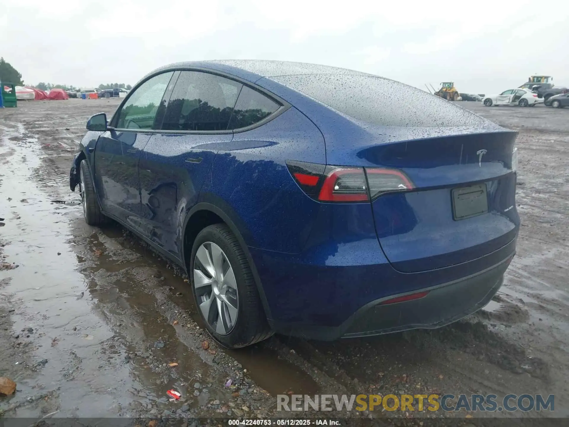 3 Photograph of a damaged car 7SAYGDEE8RA288102 TESLA MODEL Y 2024