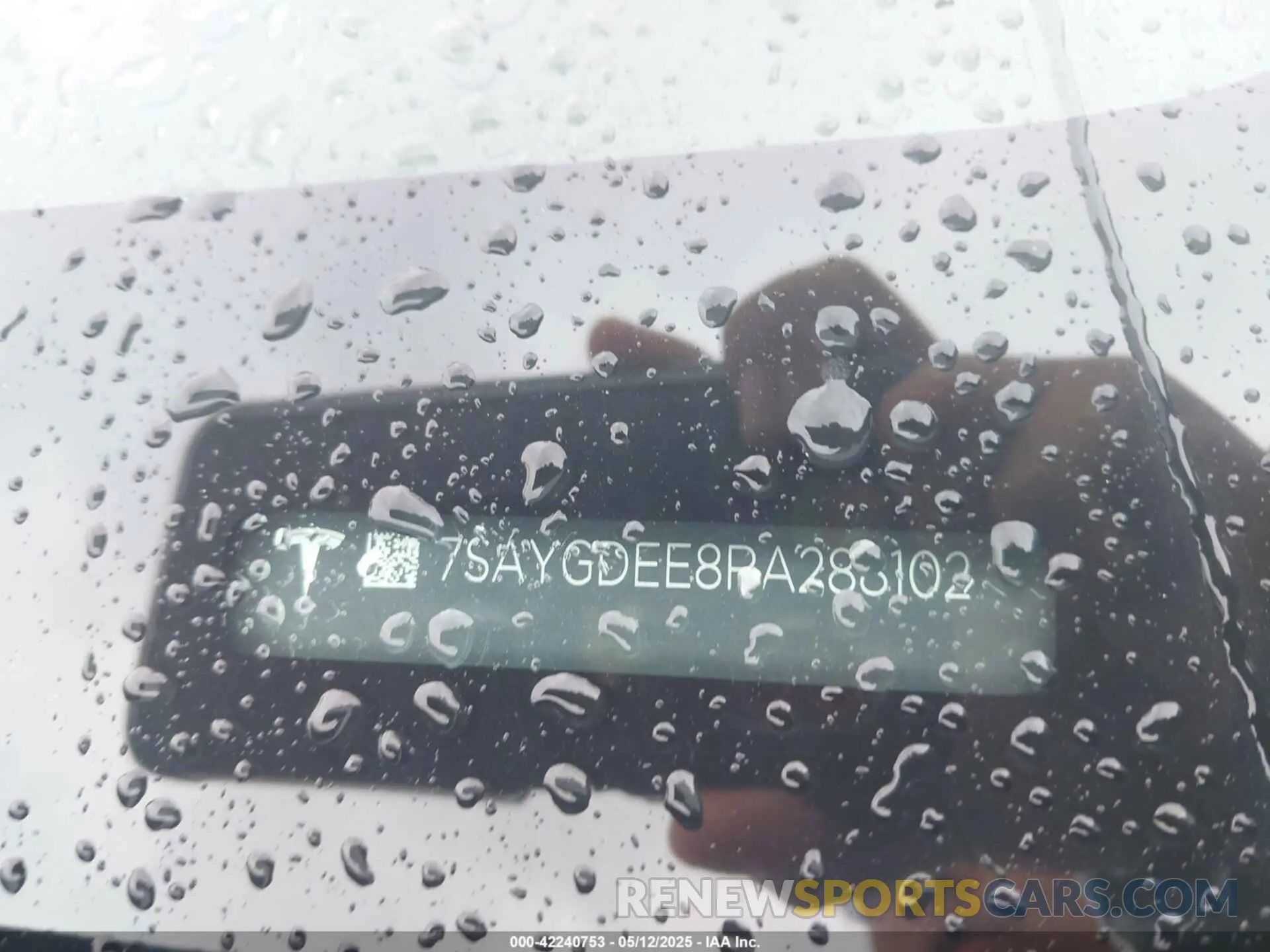 9 Photograph of a damaged car 7SAYGDEE8RA288102 TESLA MODEL Y 2024