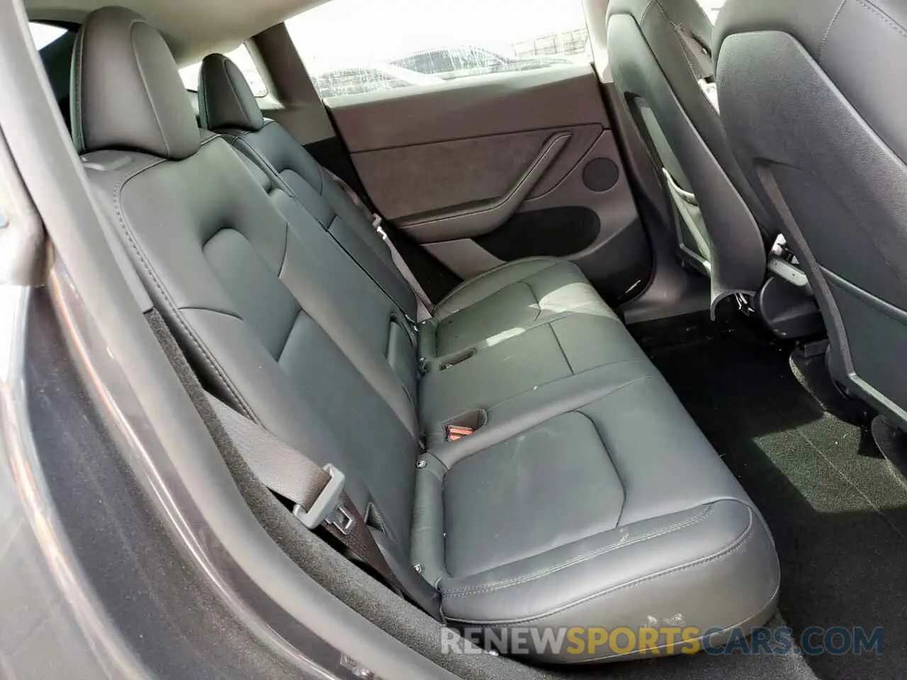 12 Photograph of a damaged car 7SAYGDEE8RA304900 TESLA MODEL Y 2024