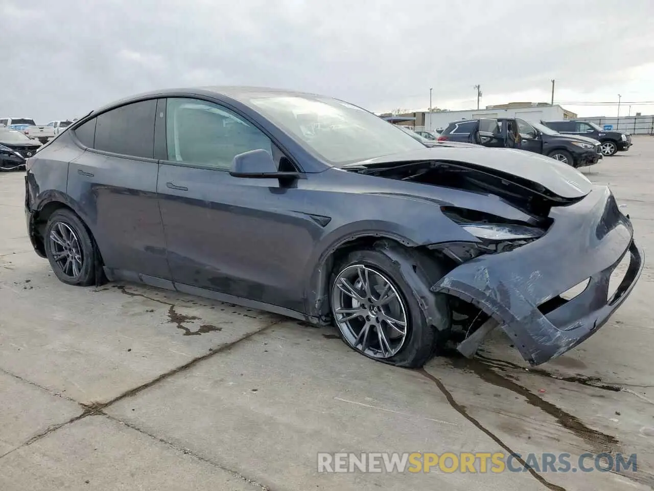 4 Photograph of a damaged car 7SAYGDEE8RA304900 TESLA MODEL Y 2024
