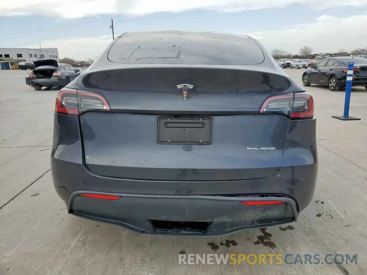 6 Photograph of a damaged car 7SAYGDEE8RA304900 TESLA MODEL Y 2024