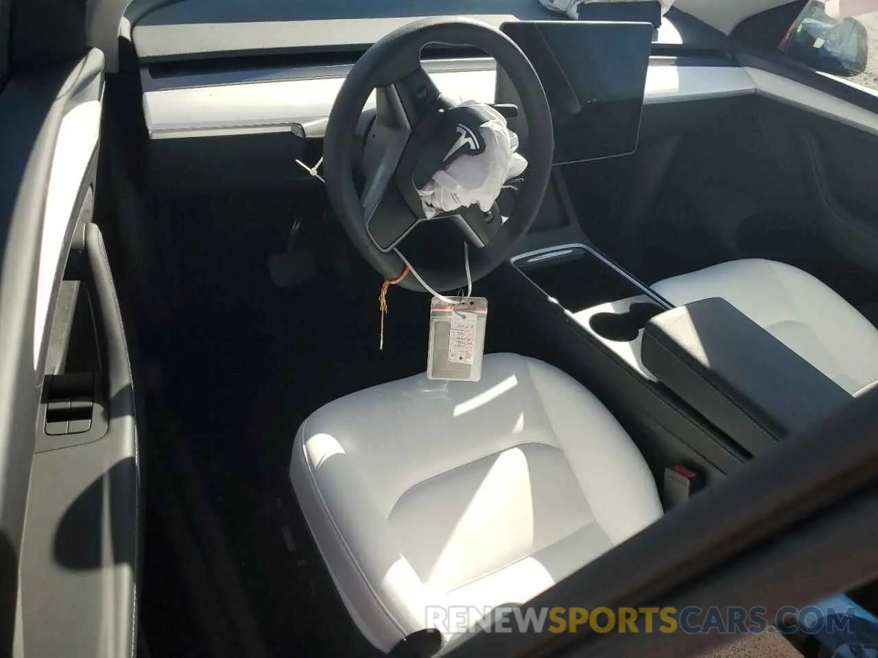 8 Photograph of a damaged car 7SAYGDEE8RA308557 TESLA MODEL Y 2024