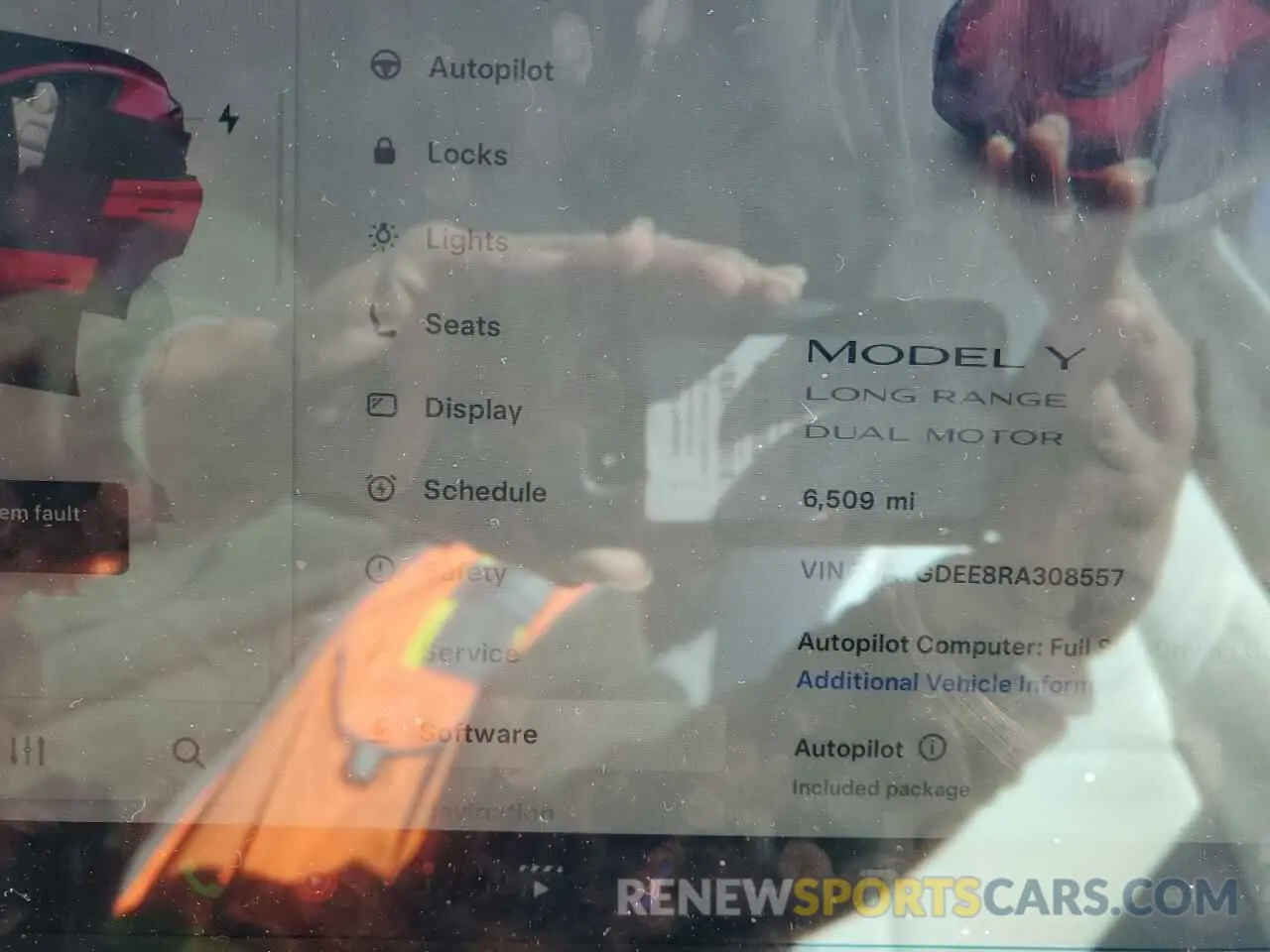 9 Photograph of a damaged car 7SAYGDEE8RA308557 TESLA MODEL Y 2024