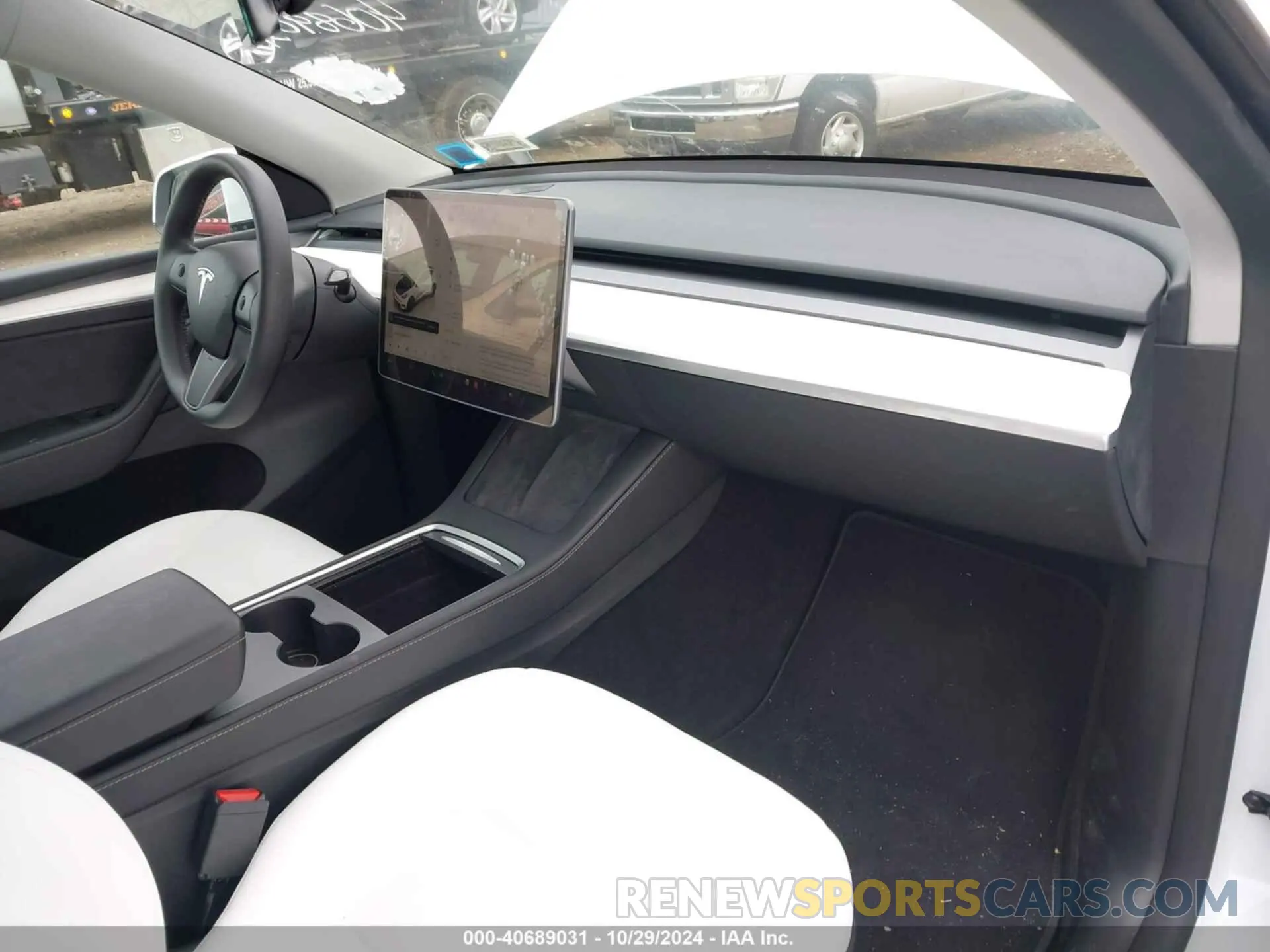 5 Photograph of a damaged car 7SAYGDEE8RF036837 TESLA MODEL Y 2024