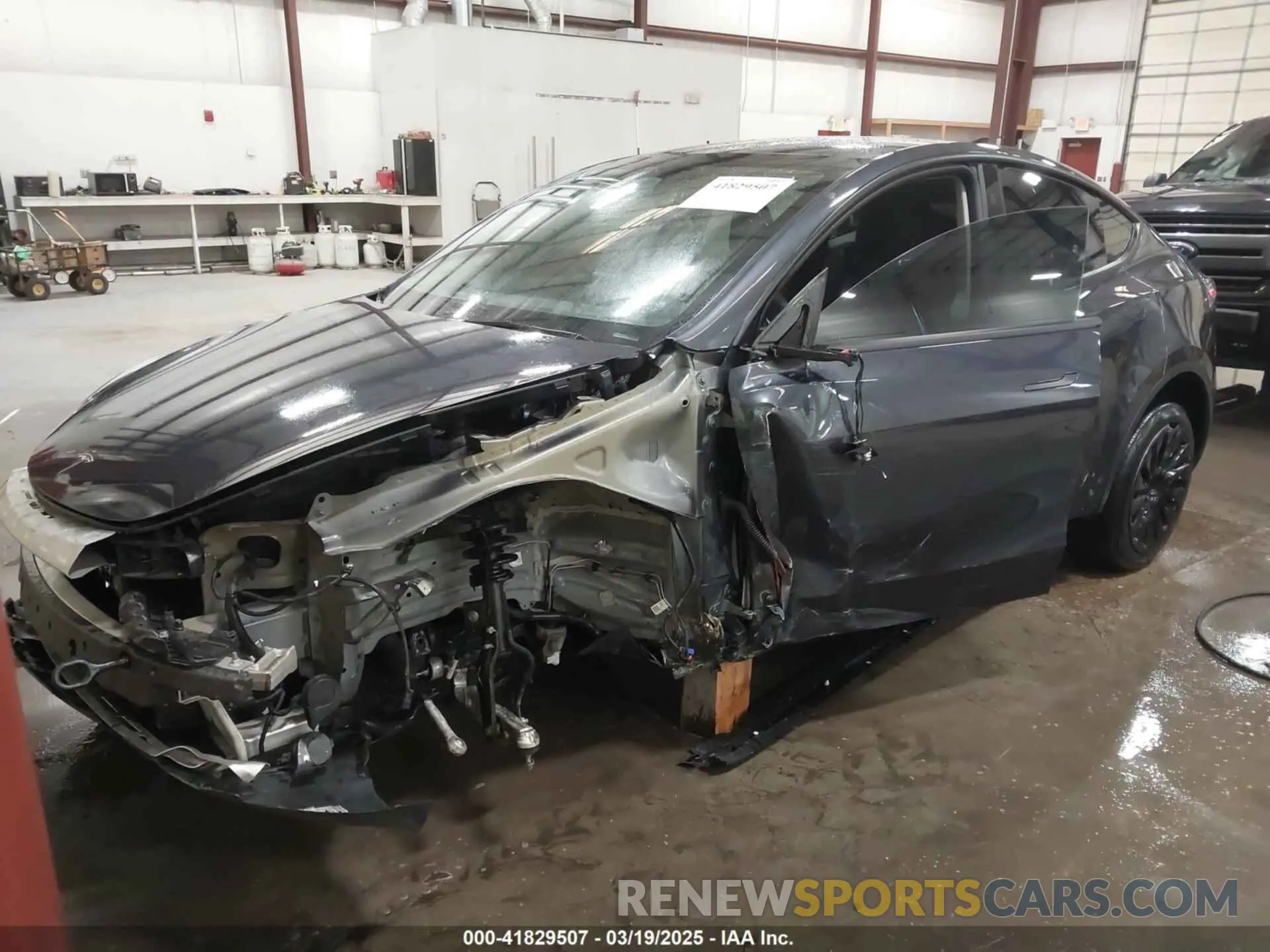 2 Photograph of a damaged car 7SAYGDEE8RF072835 TESLA MODEL Y 2024
