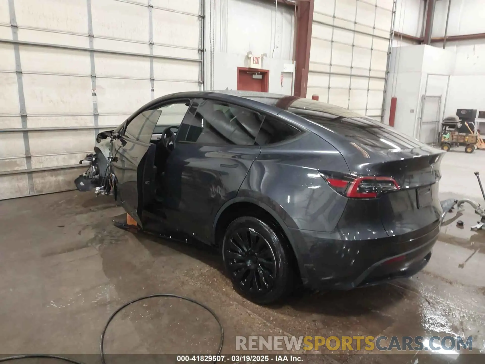3 Photograph of a damaged car 7SAYGDEE8RF072835 TESLA MODEL Y 2024