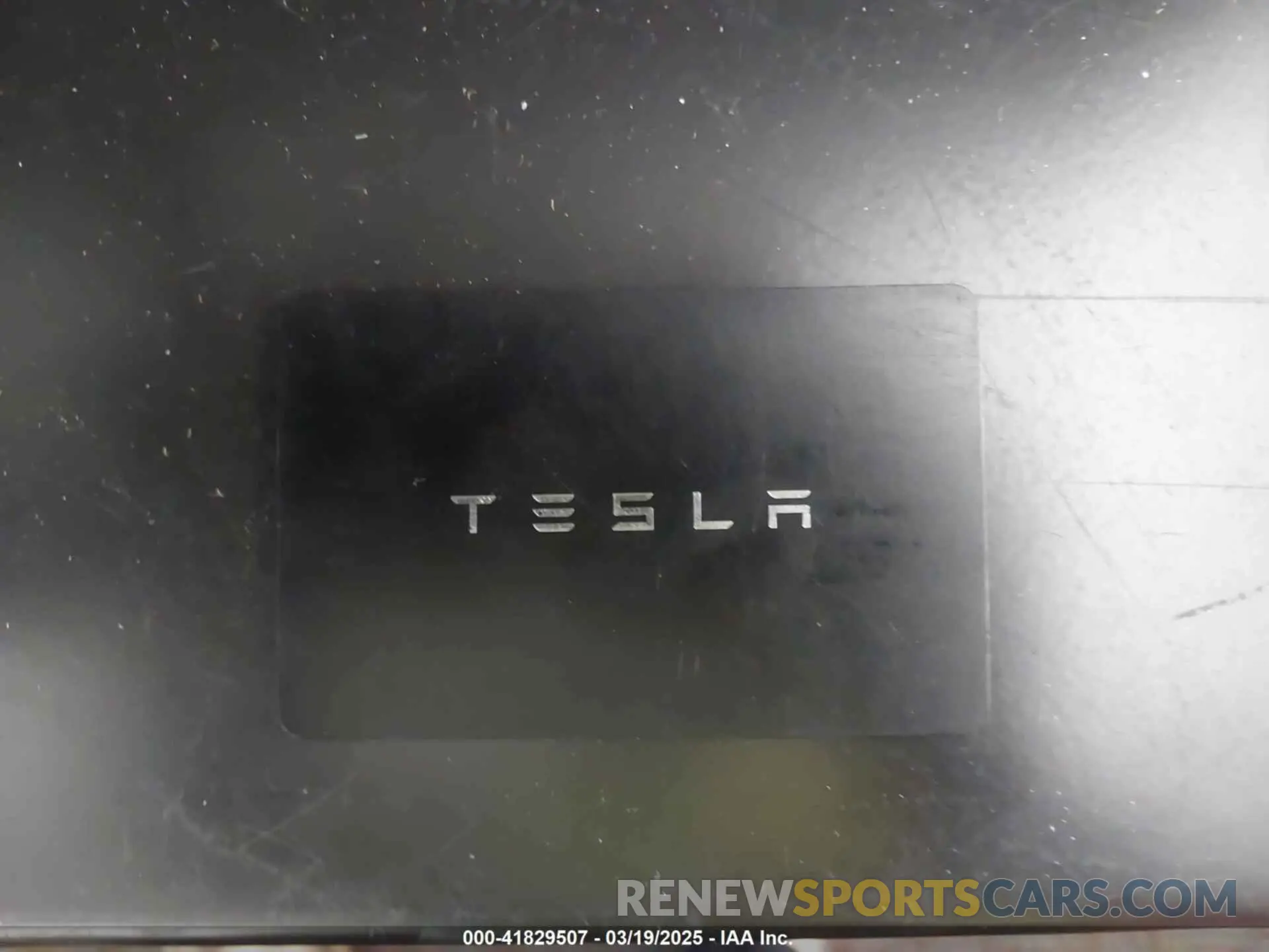 9 Photograph of a damaged car 7SAYGDEE8RF072835 TESLA MODEL Y 2024