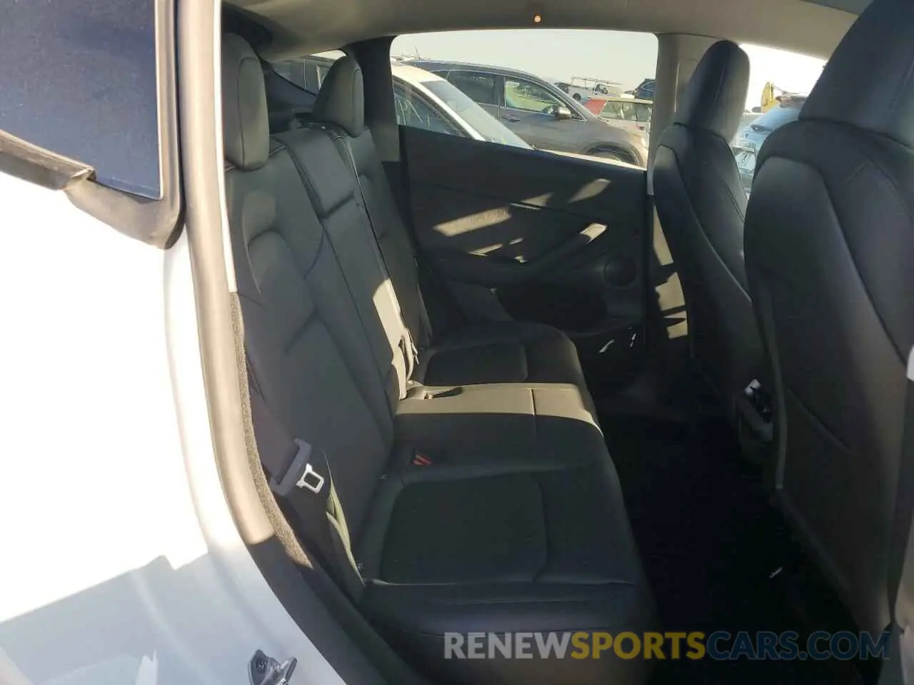 11 Photograph of a damaged car 7SAYGDEE8RF076769 TESLA MODEL Y 2024